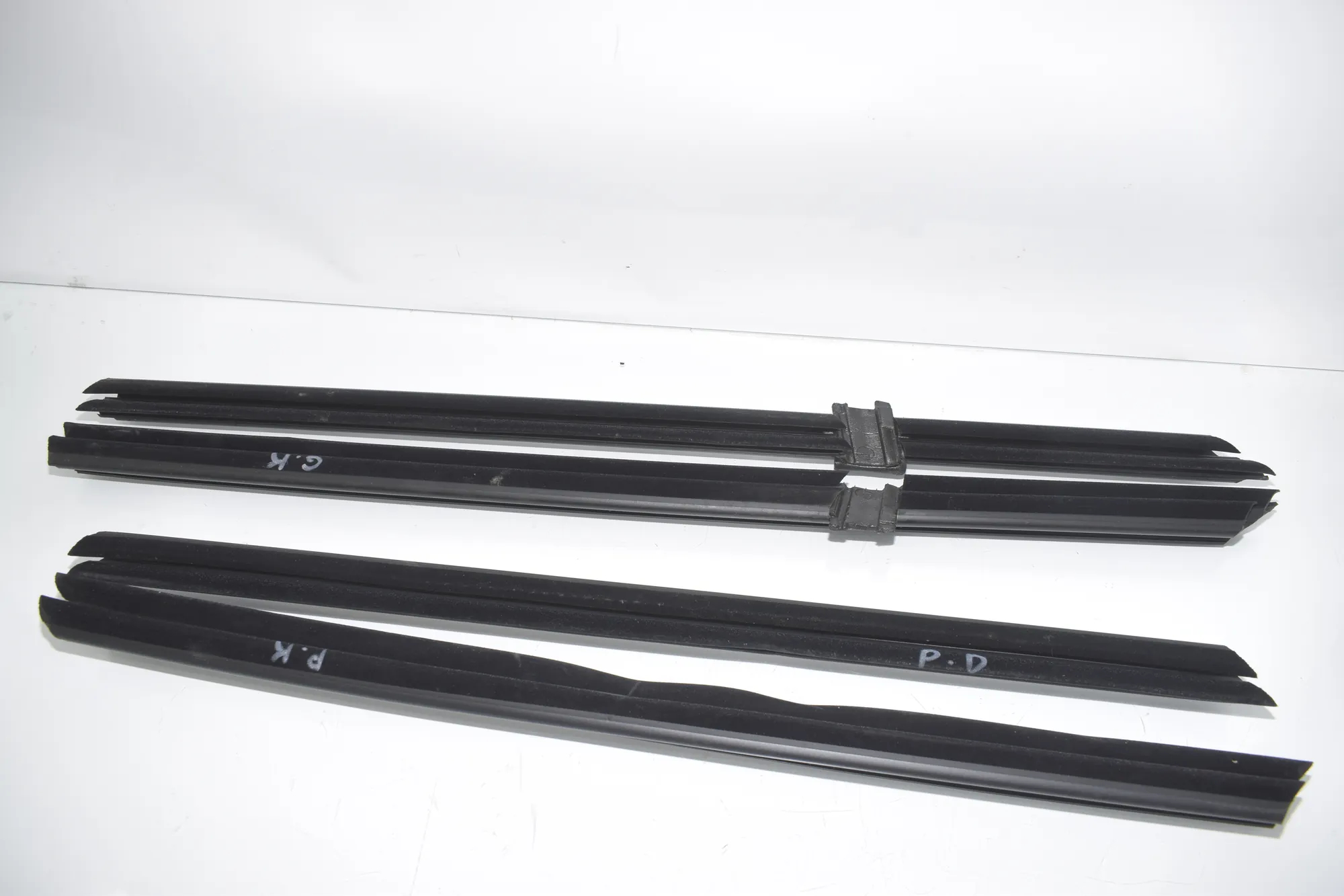 Front Left Door Window Strip – OEM 7182277 · BMW 5 Touring (F11) M 550 d xDrive 2012 – 2