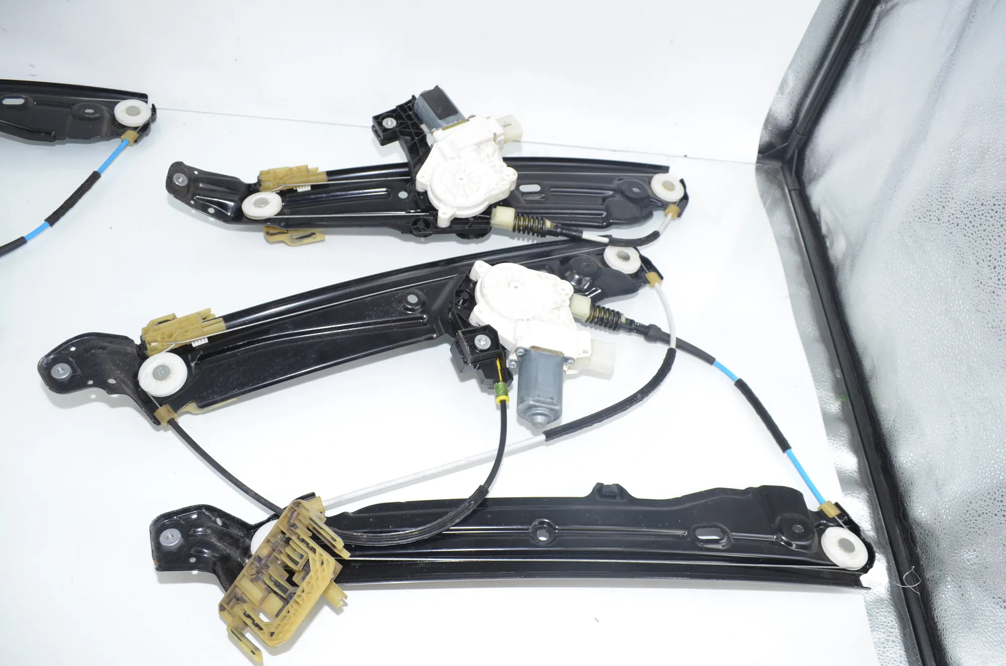 Front Left Door Window Regulator – OEM 7182132 · BMW 5 Touring (F11) M 550 d xDrive 2012 – 4