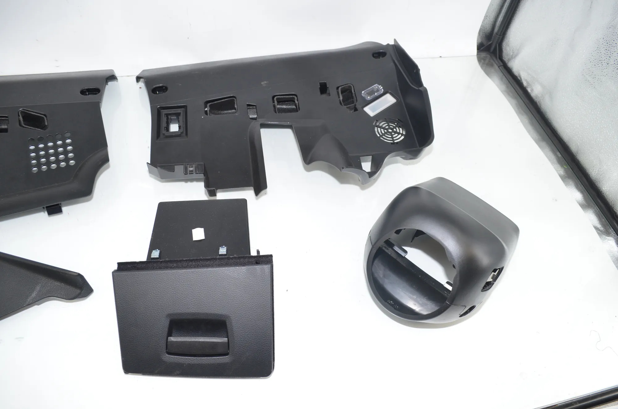 Dashboard Lower Trim – OEM 9166701 · BMW 5 Touring (F11) M 550 d xDrive 2012 – 3