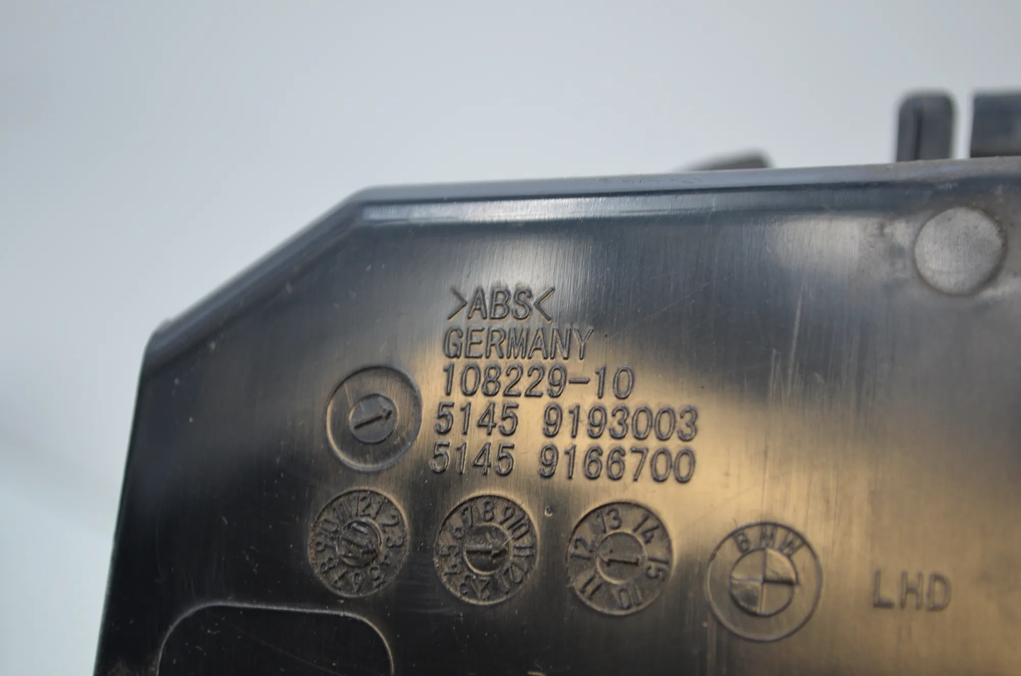 Dashboard Lower Trim – OEM 9166701 · BMW 5 Touring (F11) M 550 d xDrive 2012 – 9