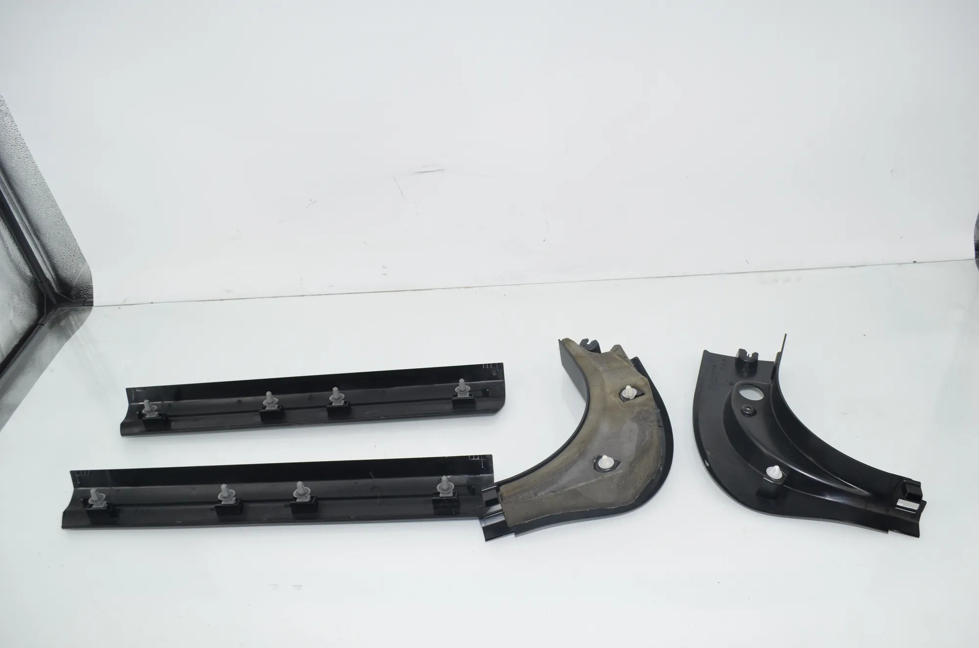 Front Right Sill Trim – OEM 9162721 · BMW 5 Touring (F11) M 550 d xDrive 2012 – 6