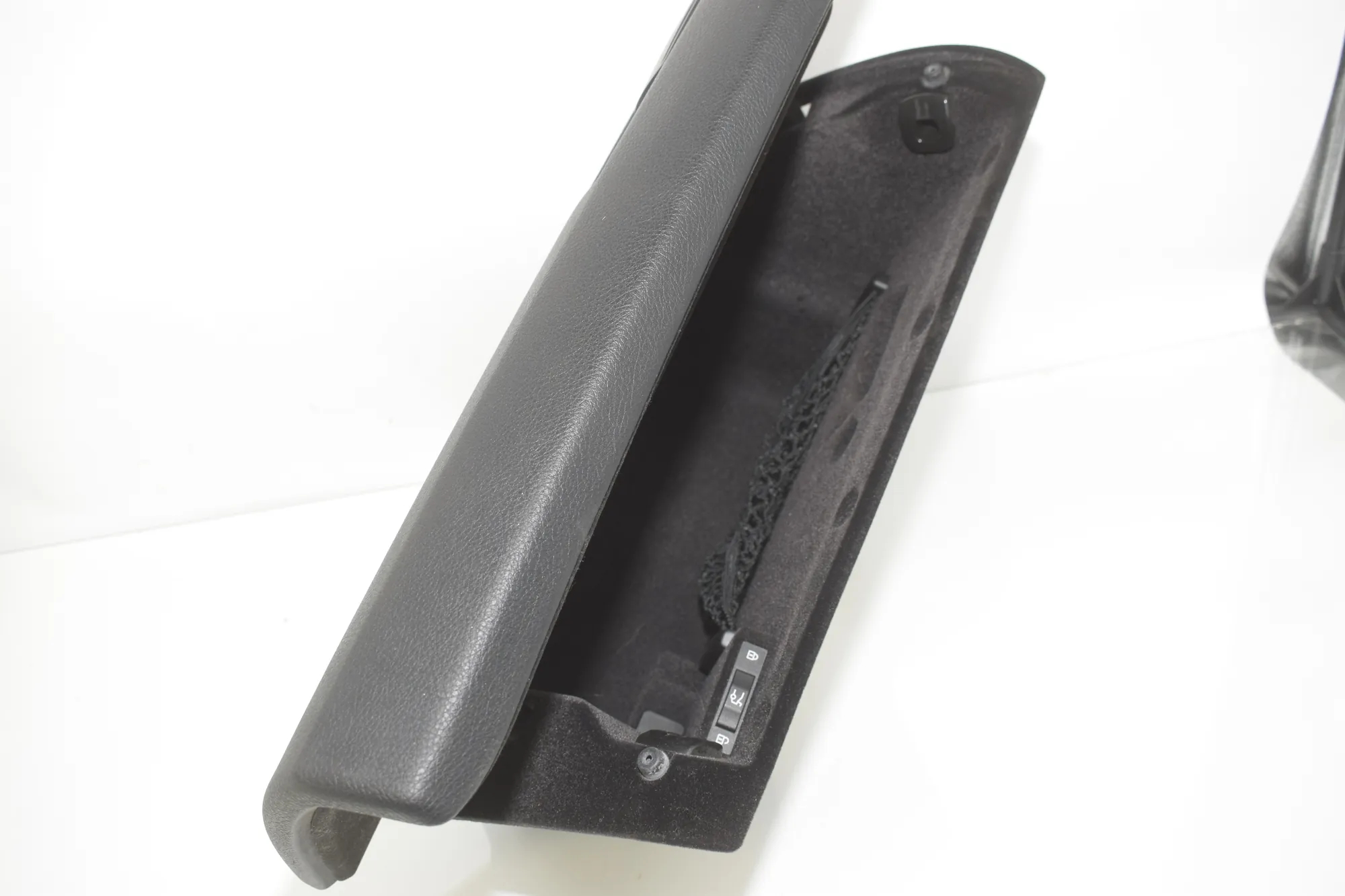 Glove Compartment – OEM 9228283 · BMW 3 (F30, F80) BMW 3 (F30, F80) 318 d 2014 – 6