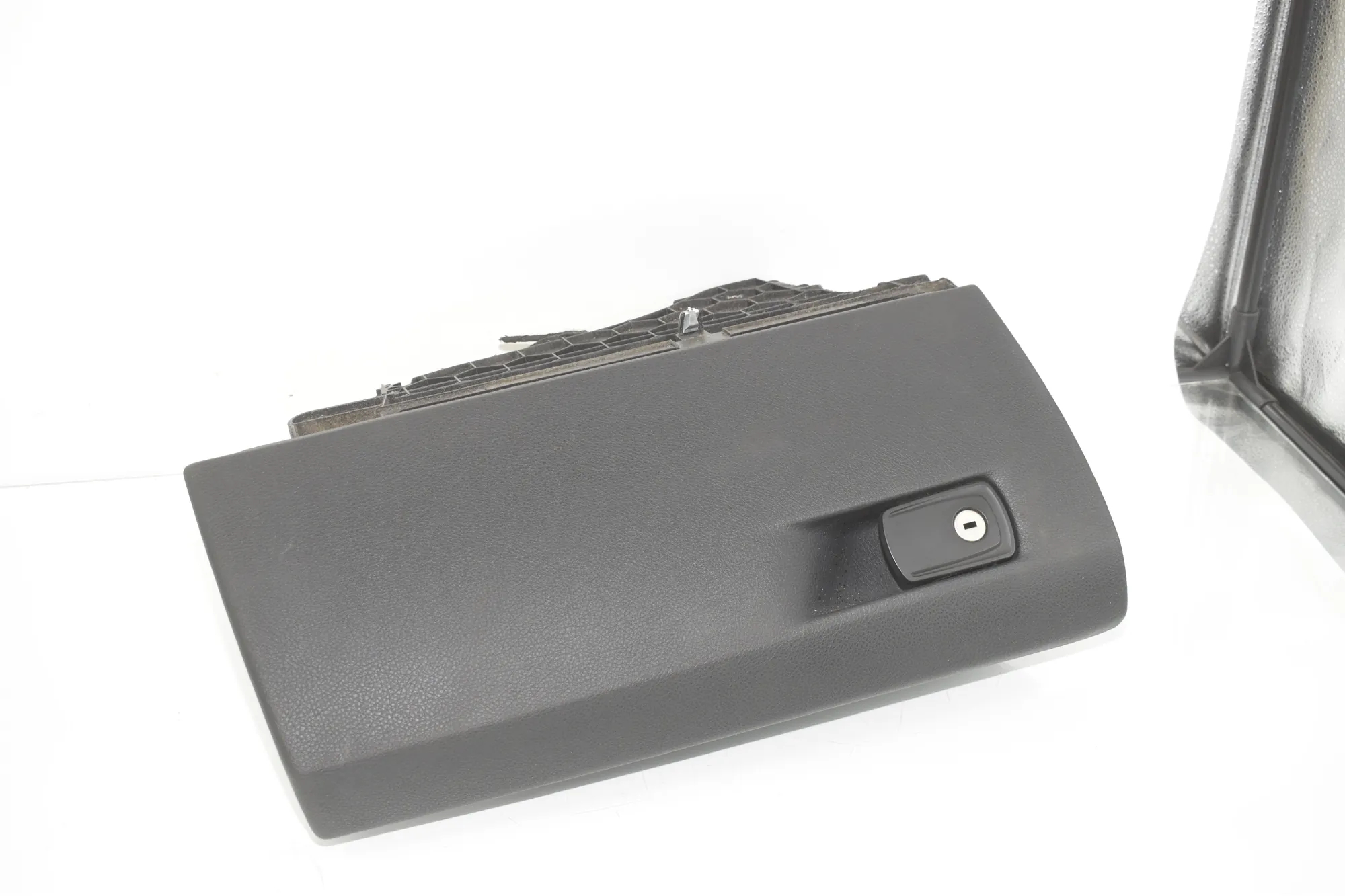 Glove Compartment – OEM 9228283 · BMW 3 (F30, F80) BMW 3 (F30, F80) 318 d 2014 – 2