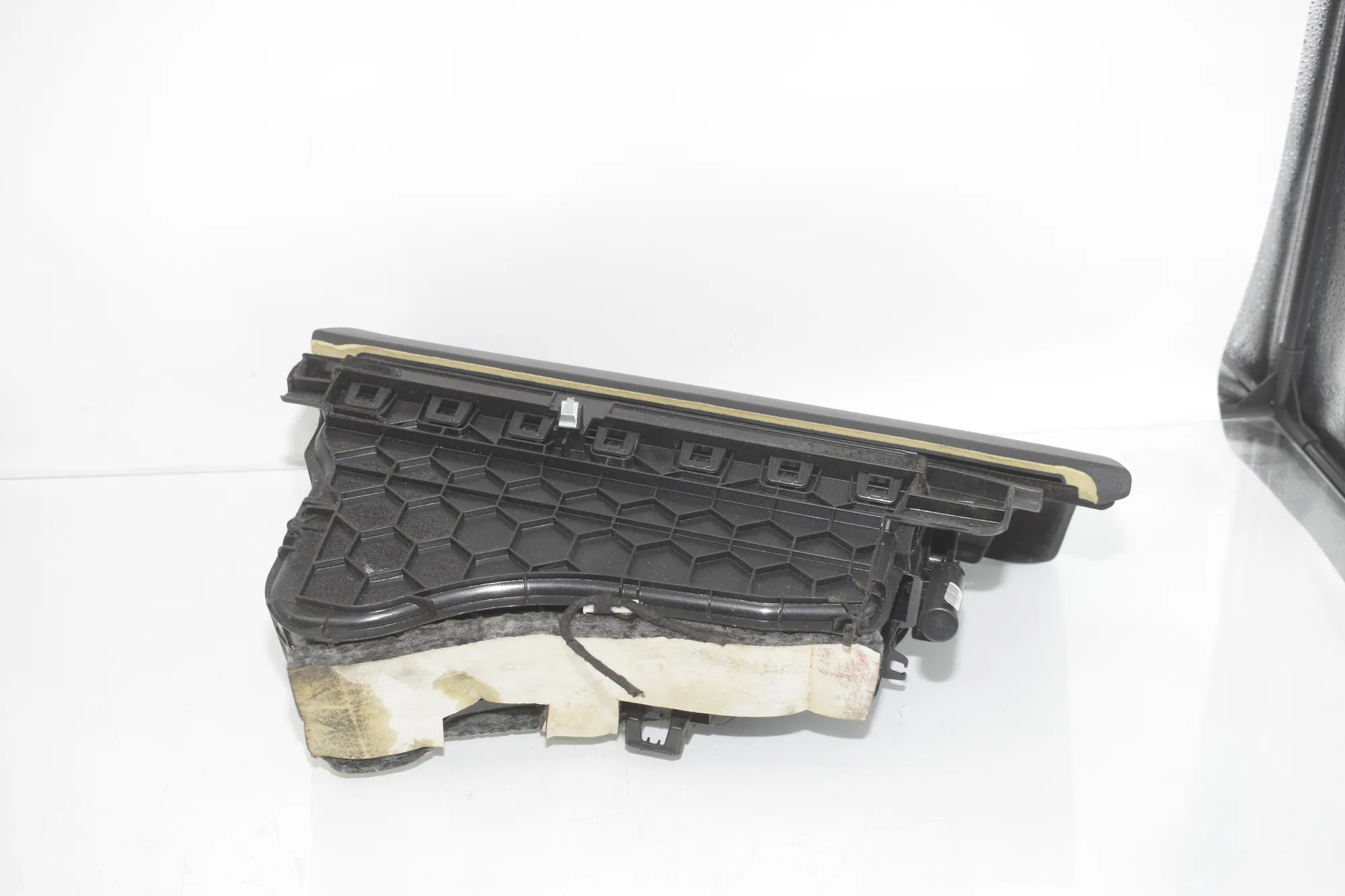 Glove Compartment – OEM 9228283 · BMW 3 (F30, F80) BMW 3 (F30, F80) 318 d 2014 – 3