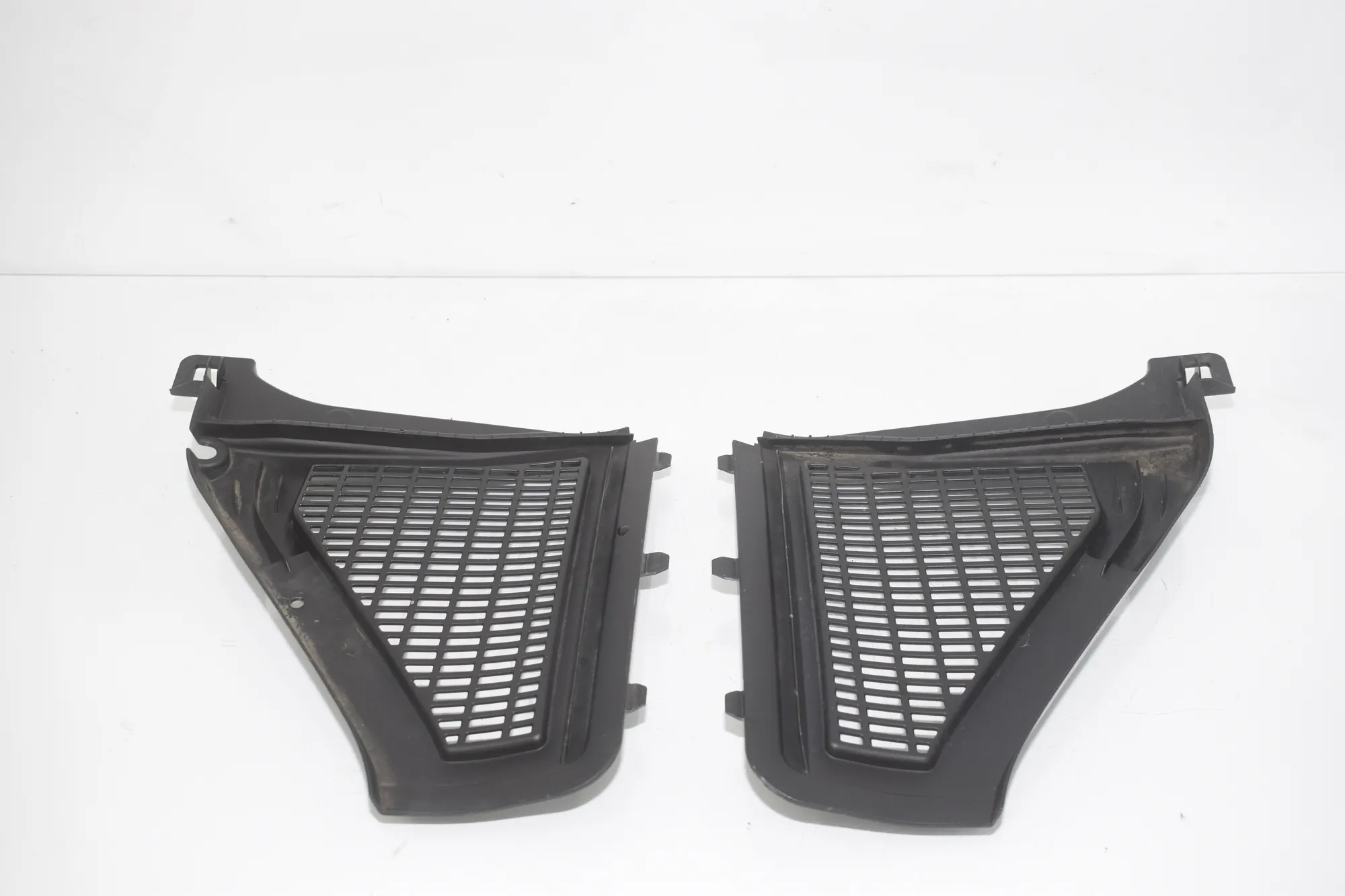 Front Wiper Cowl Trim – OEM 9184005 · BMW X3 (F25) xDrive 20 d 2016 – 3