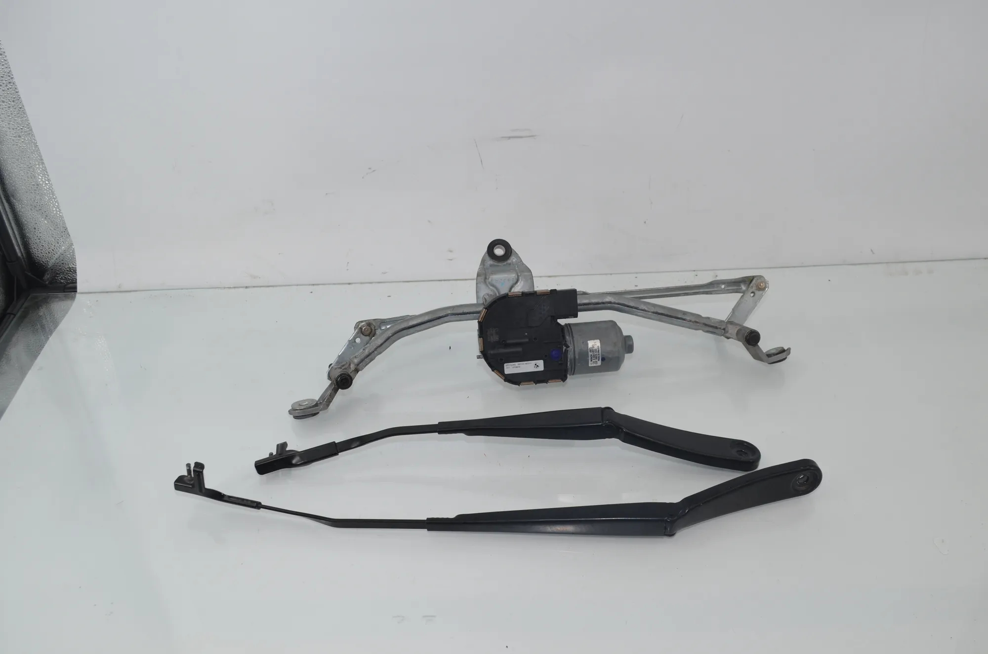 Front Windshield Wiper Mechanism – OEM 7213275 · BMW X3 (F25) xDrive 20 d 2016