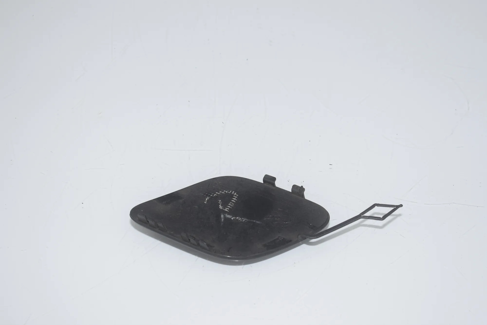 Front Bumper Tow Eye Cover – OEM 7422621 · BMW 3 Touring (G21) (2019 - -) 320 d 2019 – 2
