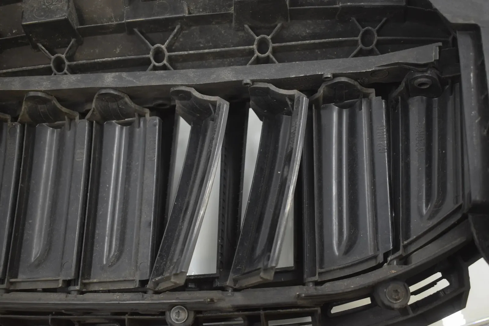 Radiator Air Intake Channel – OEM 9465188 · BMW 3 Touring (G21) (2019 - -) 320 d 2019 – 3
