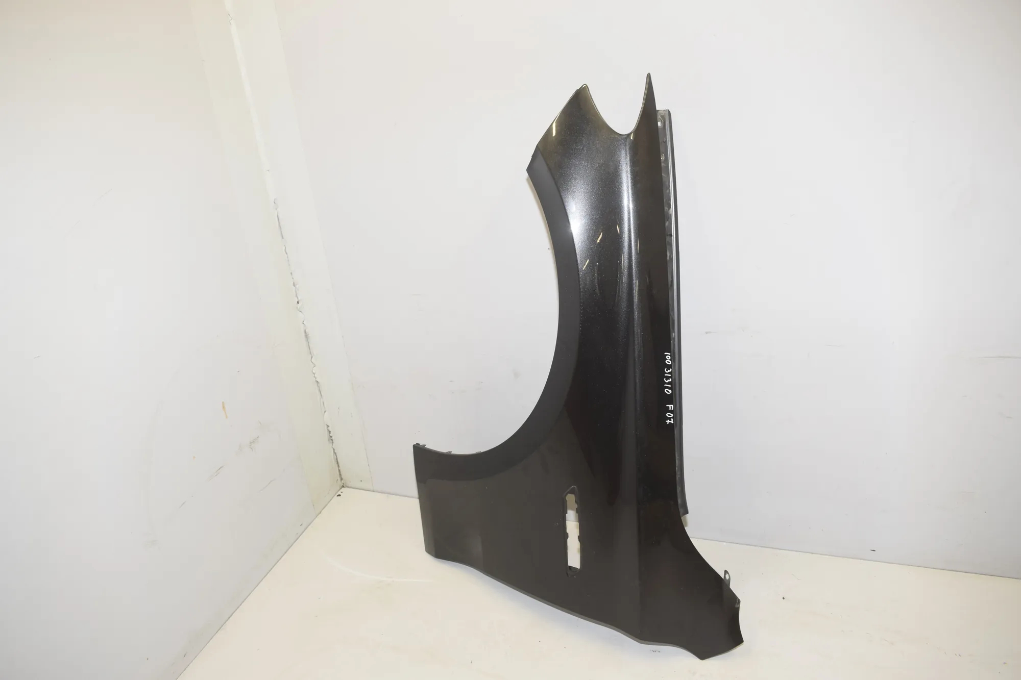 Front Left Fender · BMW 5 Gran Turismo (F07) 530 d 2009 – 3