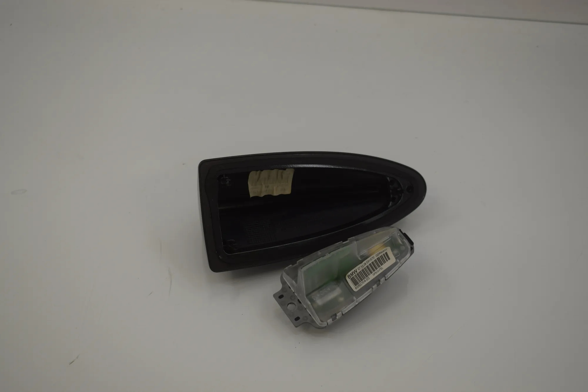 Antenna Trim – OEM 6950704 · BMW 5 Gran Turismo (F07) 530 d 2009 – 3