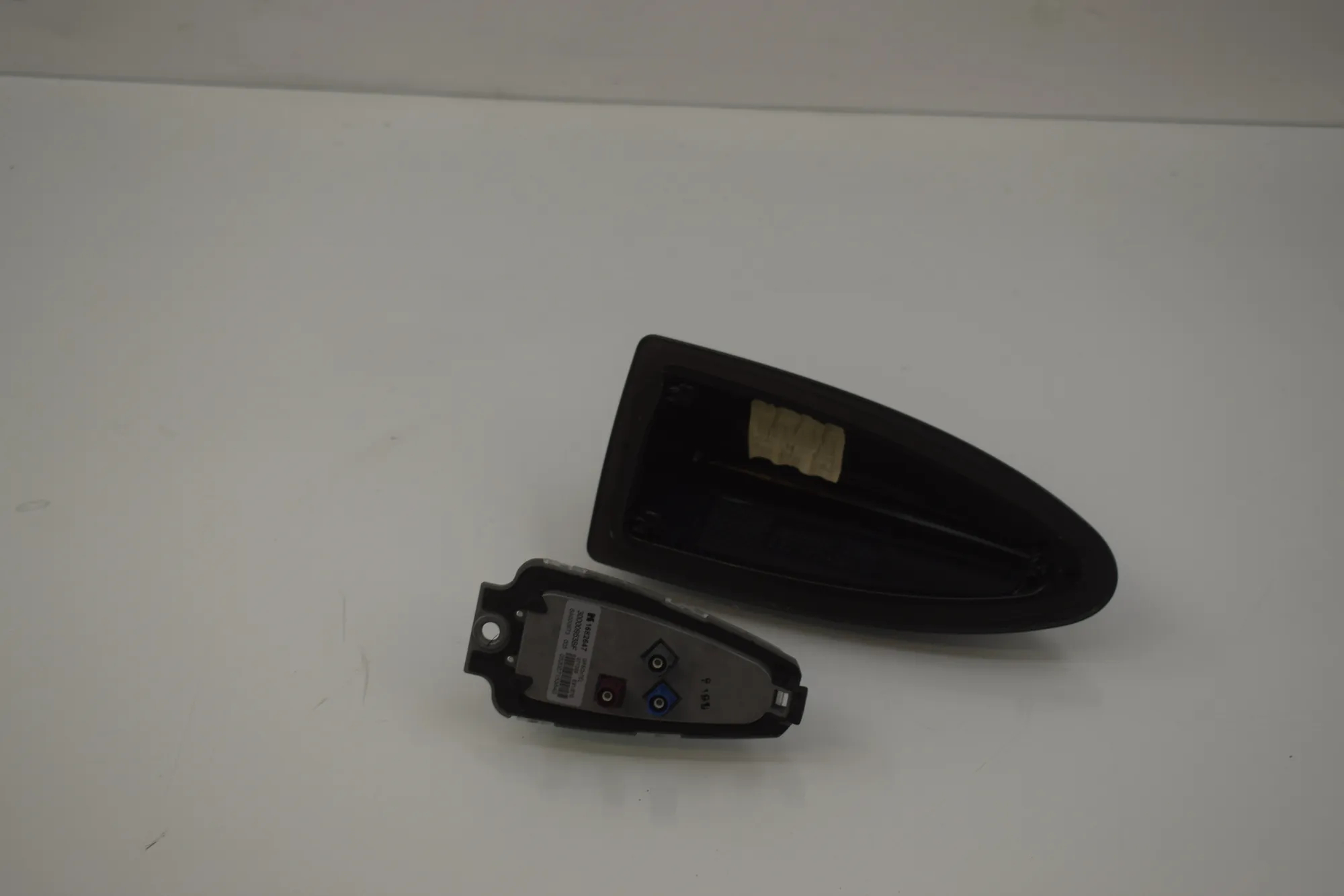 Antenna Trim – OEM 6950704 · BMW 5 Gran Turismo (F07) 530 d 2009 – 4
