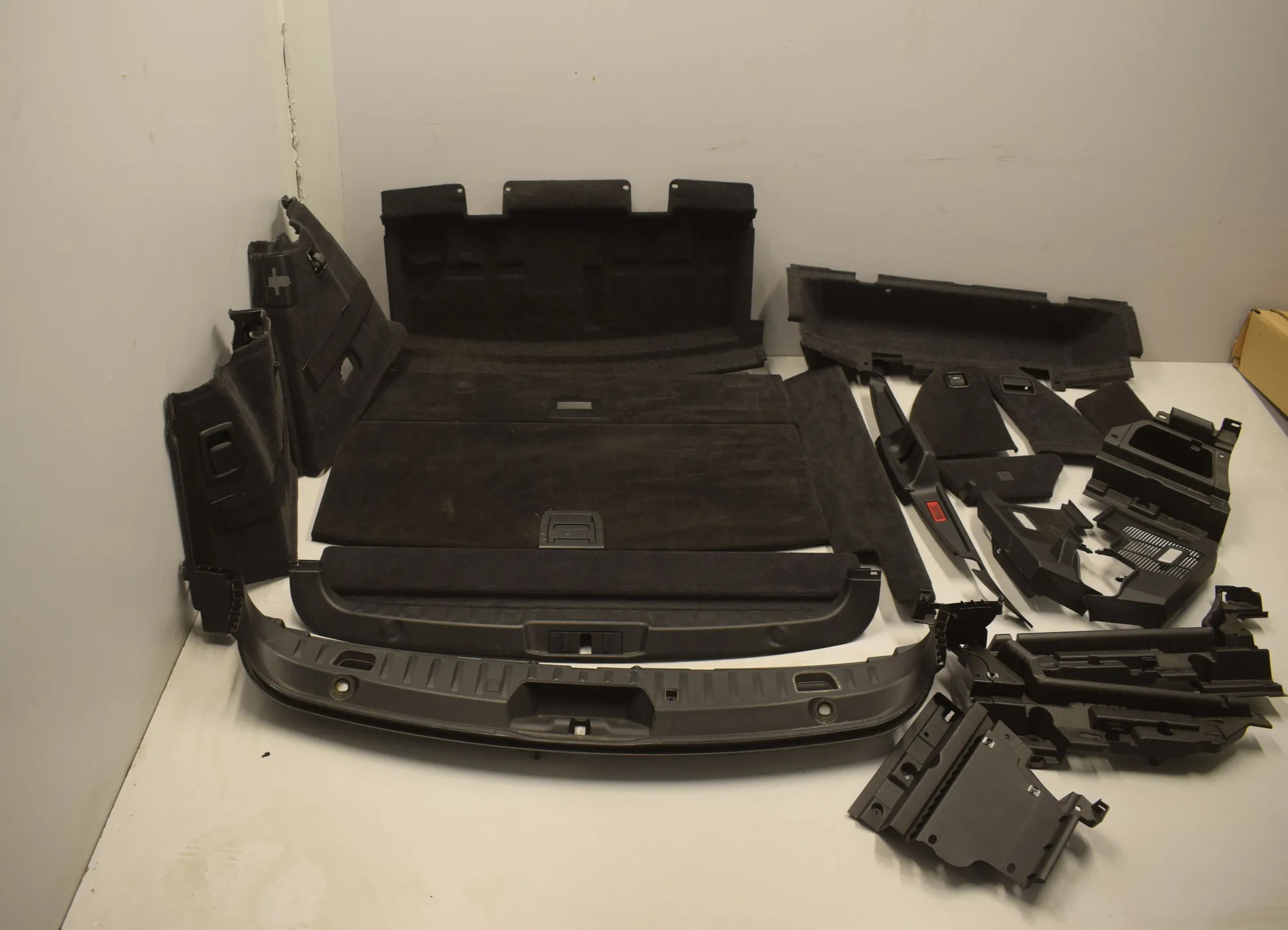 Trunk Trim Kit – OEM 9167395 · BMW 5 Gran Turismo (F07) 530 d 2009 – 5