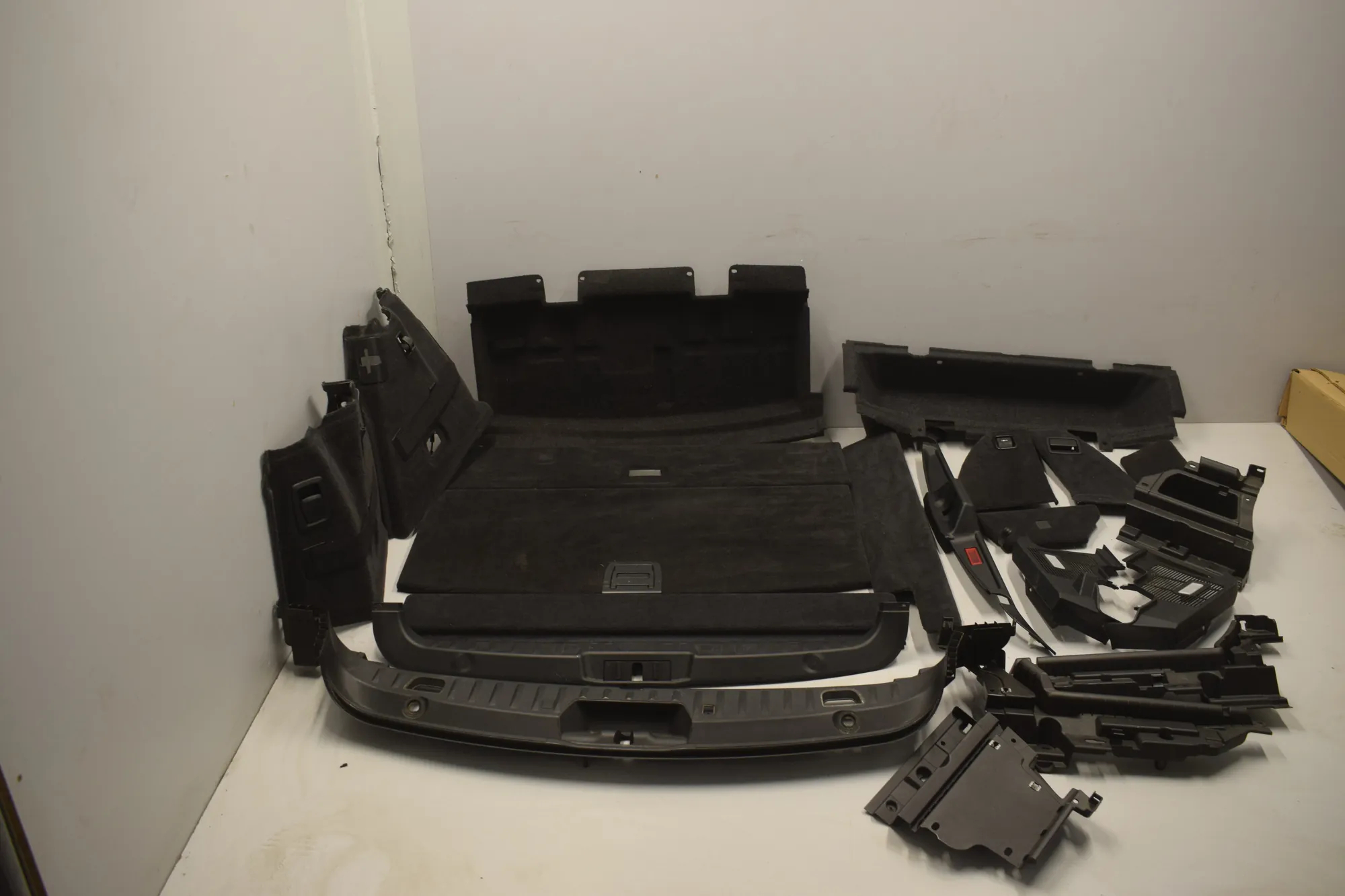 Trunk Trim Kit – OEM 9167395 · BMW 5 Gran Turismo (F07) 530 d 2009 – 9