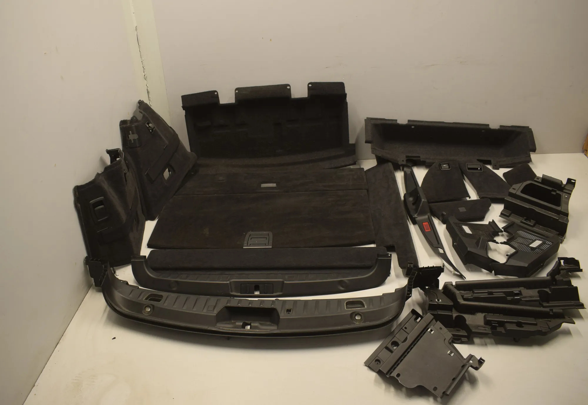 Trunk Trim Kit – OEM 9167395 · BMW 5 Gran Turismo (F07) 530 d 2009 – 6