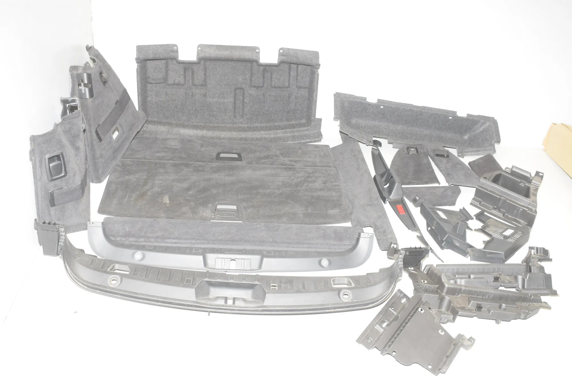 Trunk Trim Kit – OEM 9167395 · BMW 5 Gran Turismo (F07) 530 d 2009 – 3