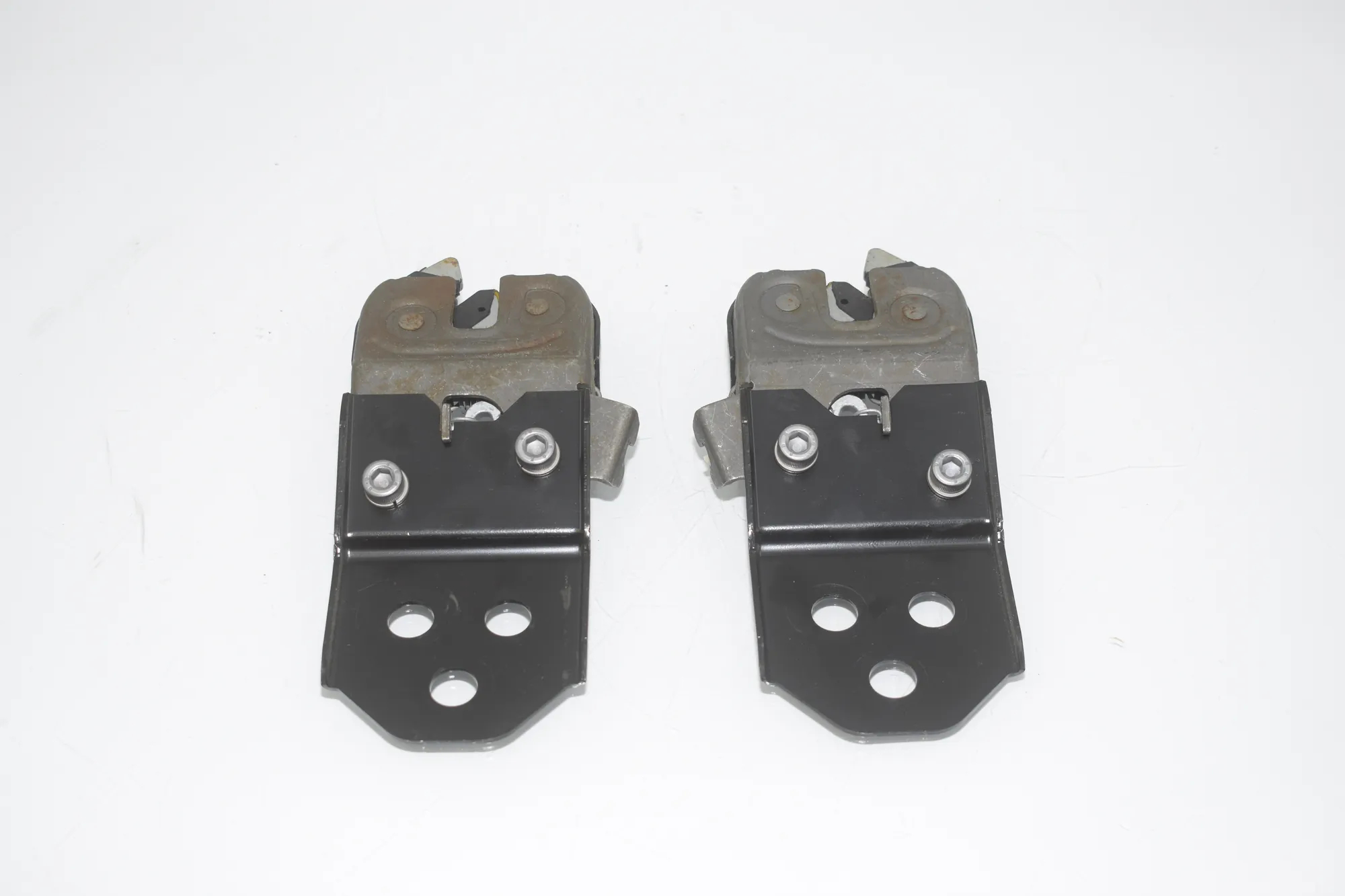 Rear Seat Backrest Lock – OEM 9164445 · BMW 5 Gran Turismo (F07) 530 d 2009 – 3