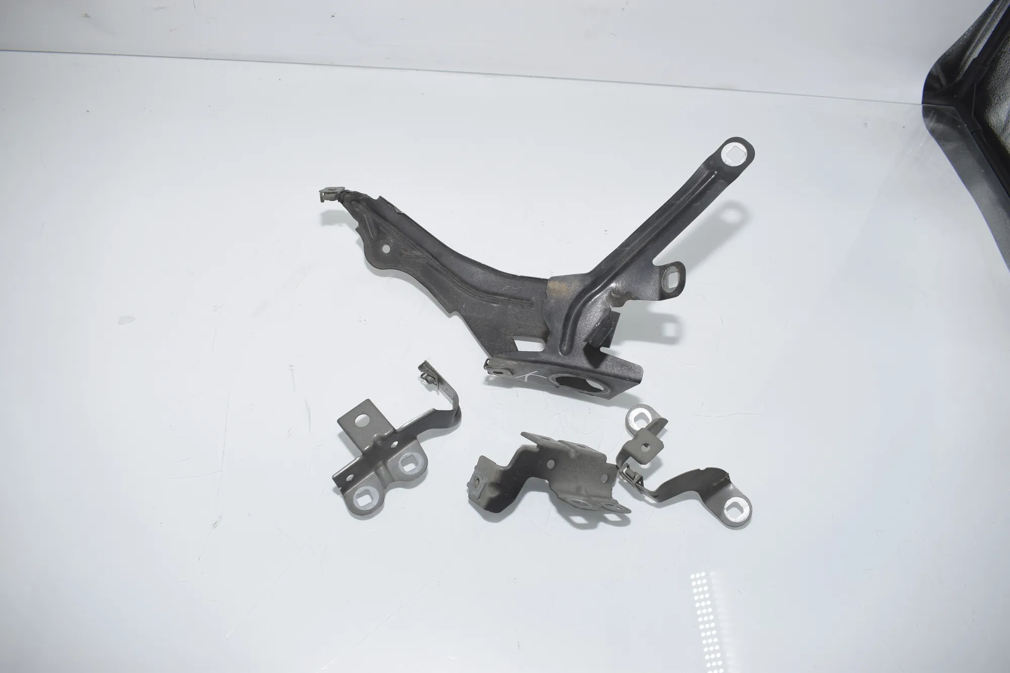 Front Left Fender Holder – OEM 7193425 · BMW 5 Gran Turismo (F07) 530 d 2009 – 2