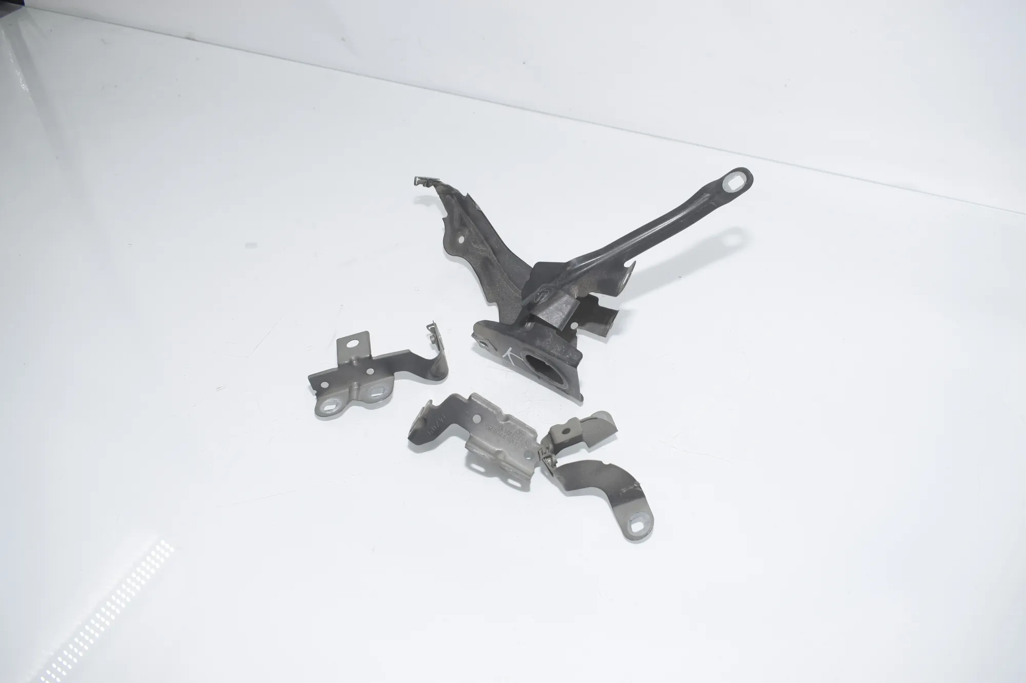 Front Left Fender Holder – OEM 7193425 · BMW 5 Gran Turismo (F07) 530 d 2009 – 3