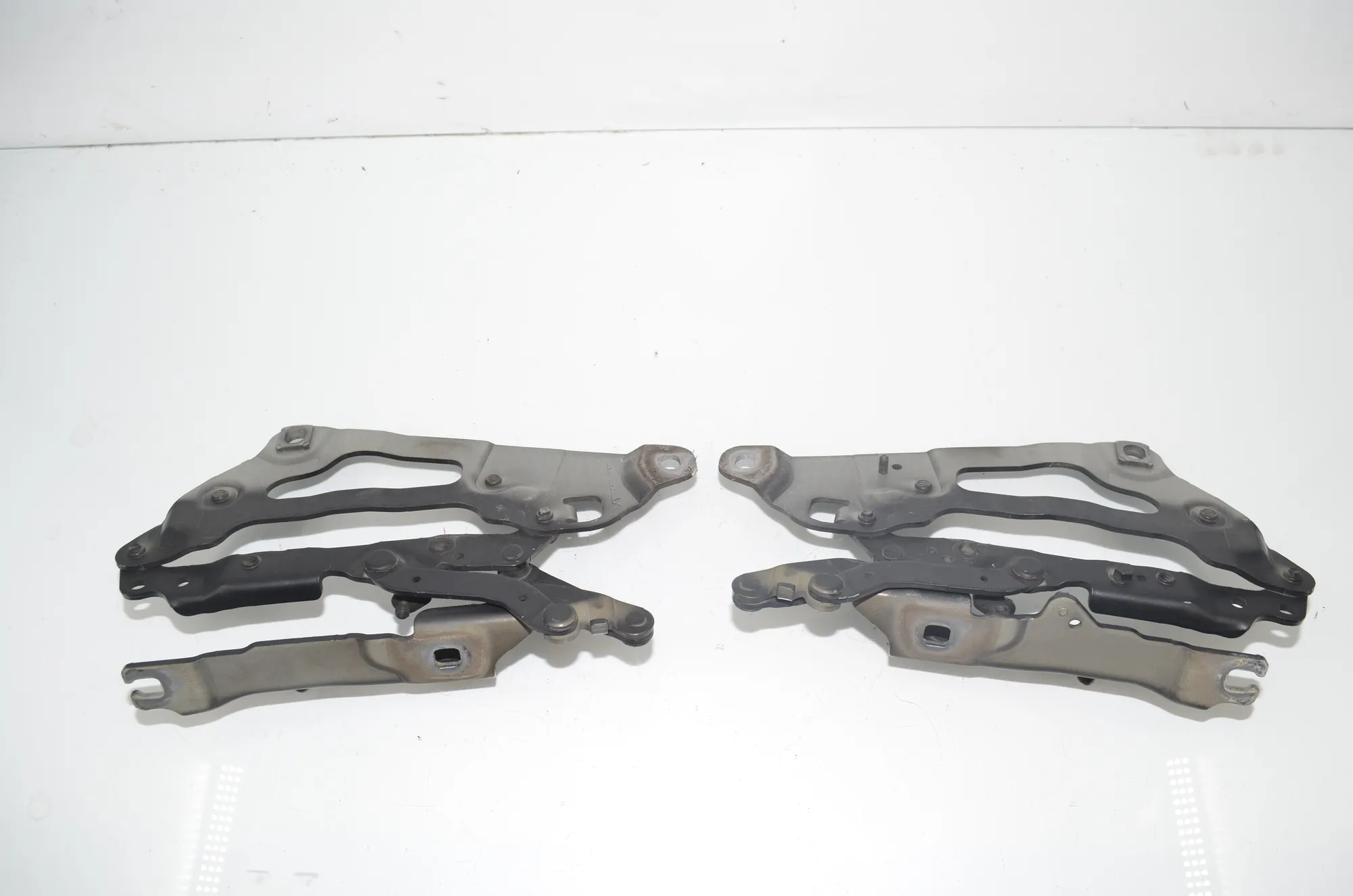 Bonnet Hood Hinge Set – OEM 7046324 · BMW 5 Gran Turismo (F07) 530 d 2009 – 3