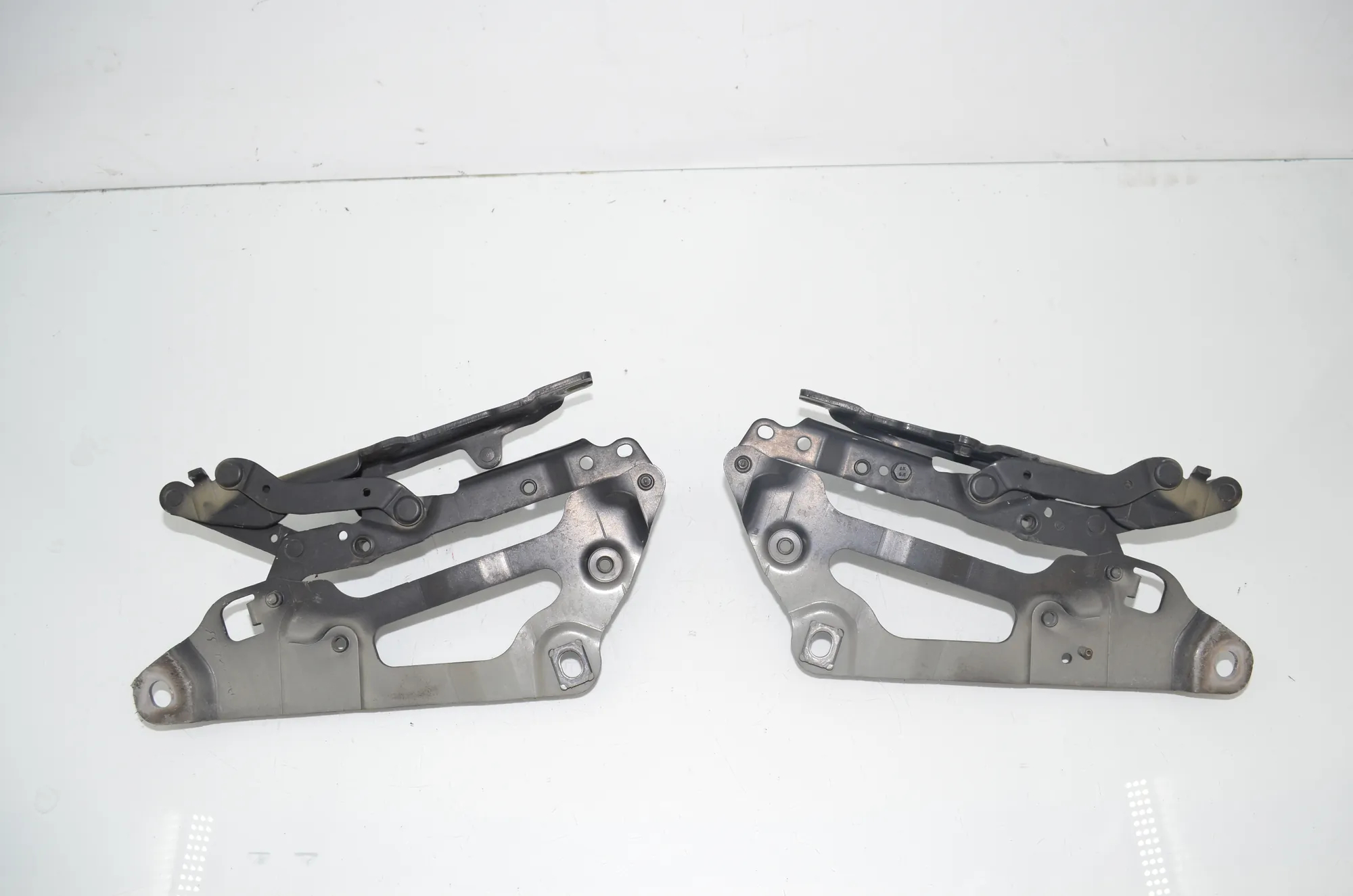 Bonnet Hood Hinge Set – OEM 7046324 · BMW 5 Gran Turismo (F07) 530 d 2009 – 4