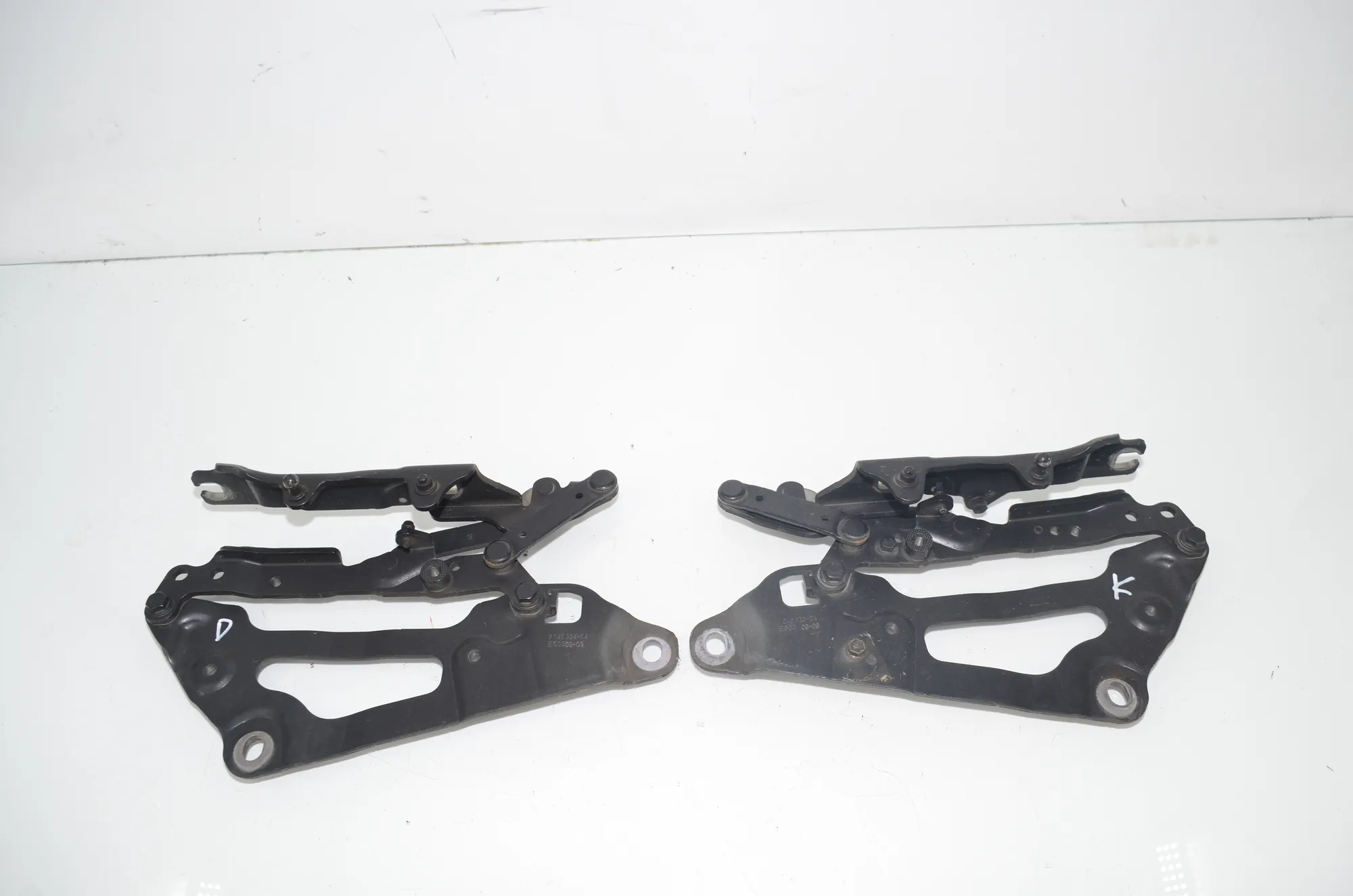Bonnet Hood Hinge Set – OEM 7046324 · BMW 5 Gran Turismo (F07) 530 d 2009 – 2