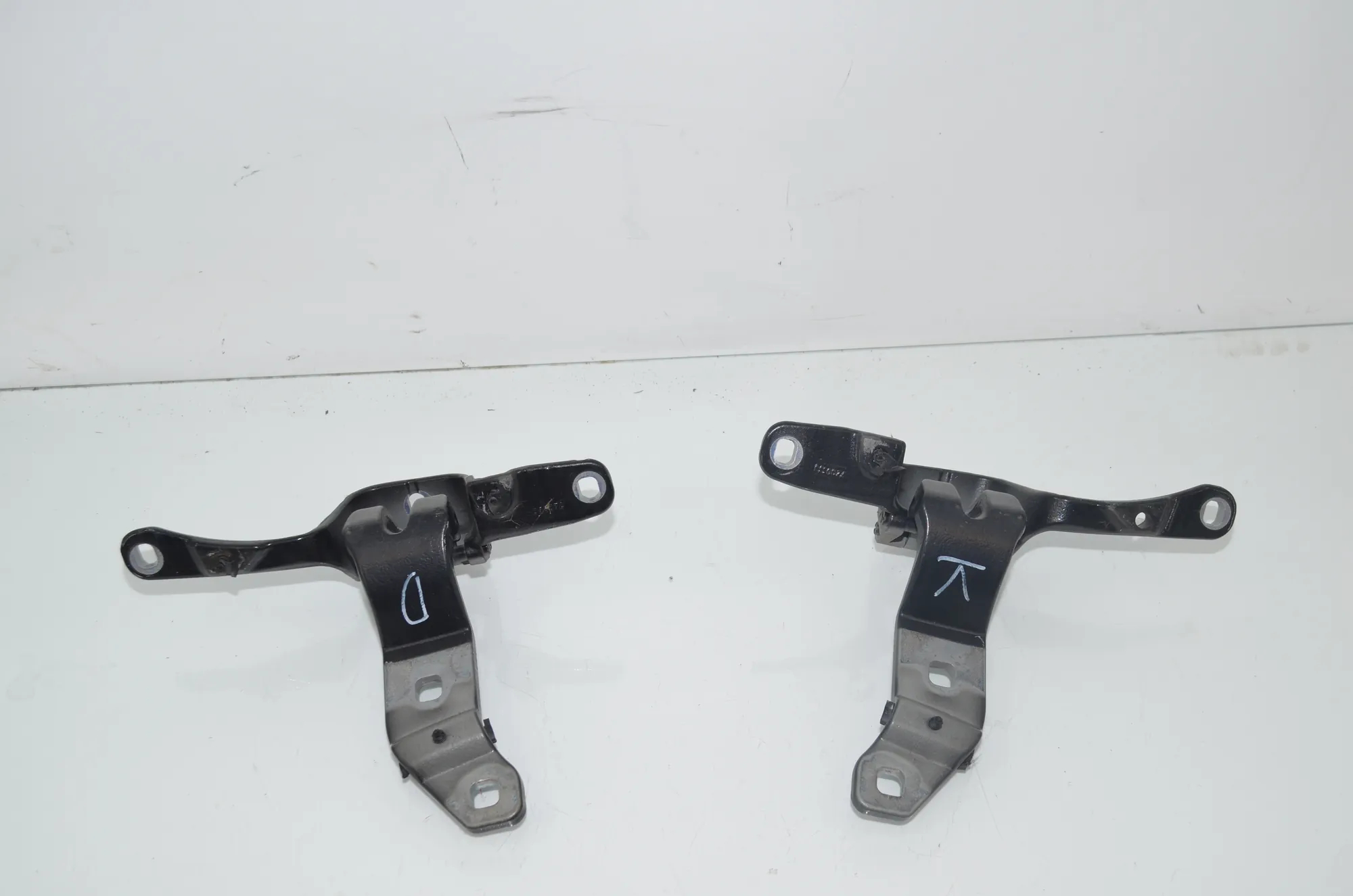 Left Side Bootlid Hinge – OEM 7200533 · BMW 5 Gran Turismo (F07) 530 d 2009