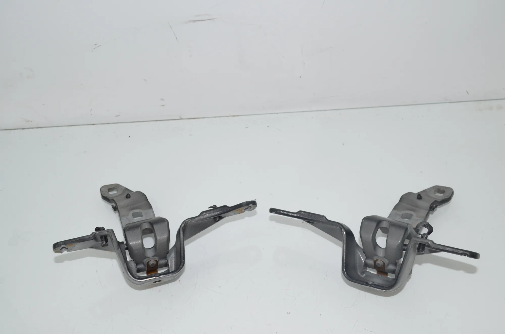 Left Side Bootlid Hinge – OEM 7200533 · BMW 5 Gran Turismo (F07) 530 d 2009 – 2
