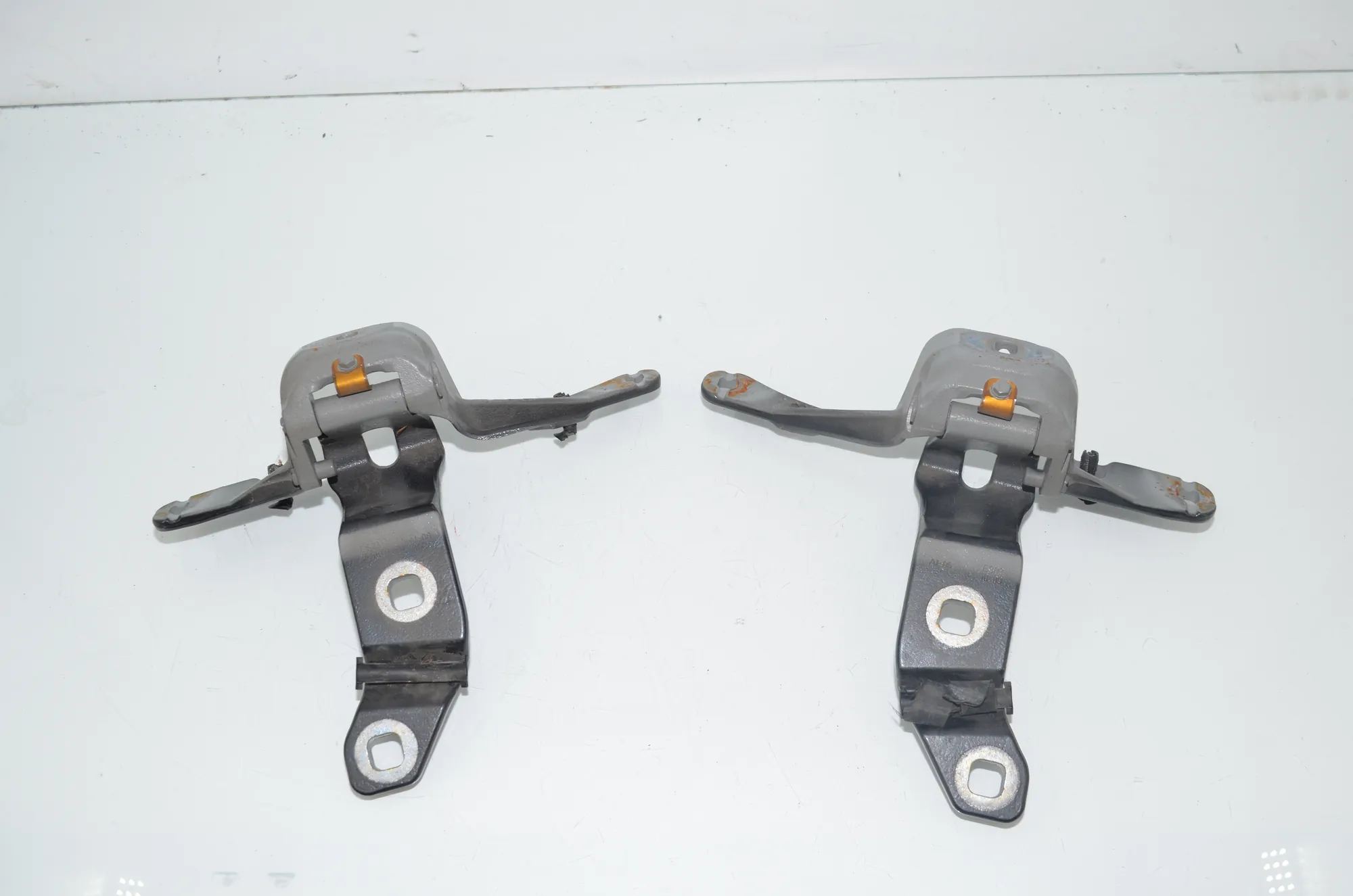 Left Side Bootlid Hinge – OEM 7200533 · BMW 5 Gran Turismo (F07) 530 d 2009 – 3