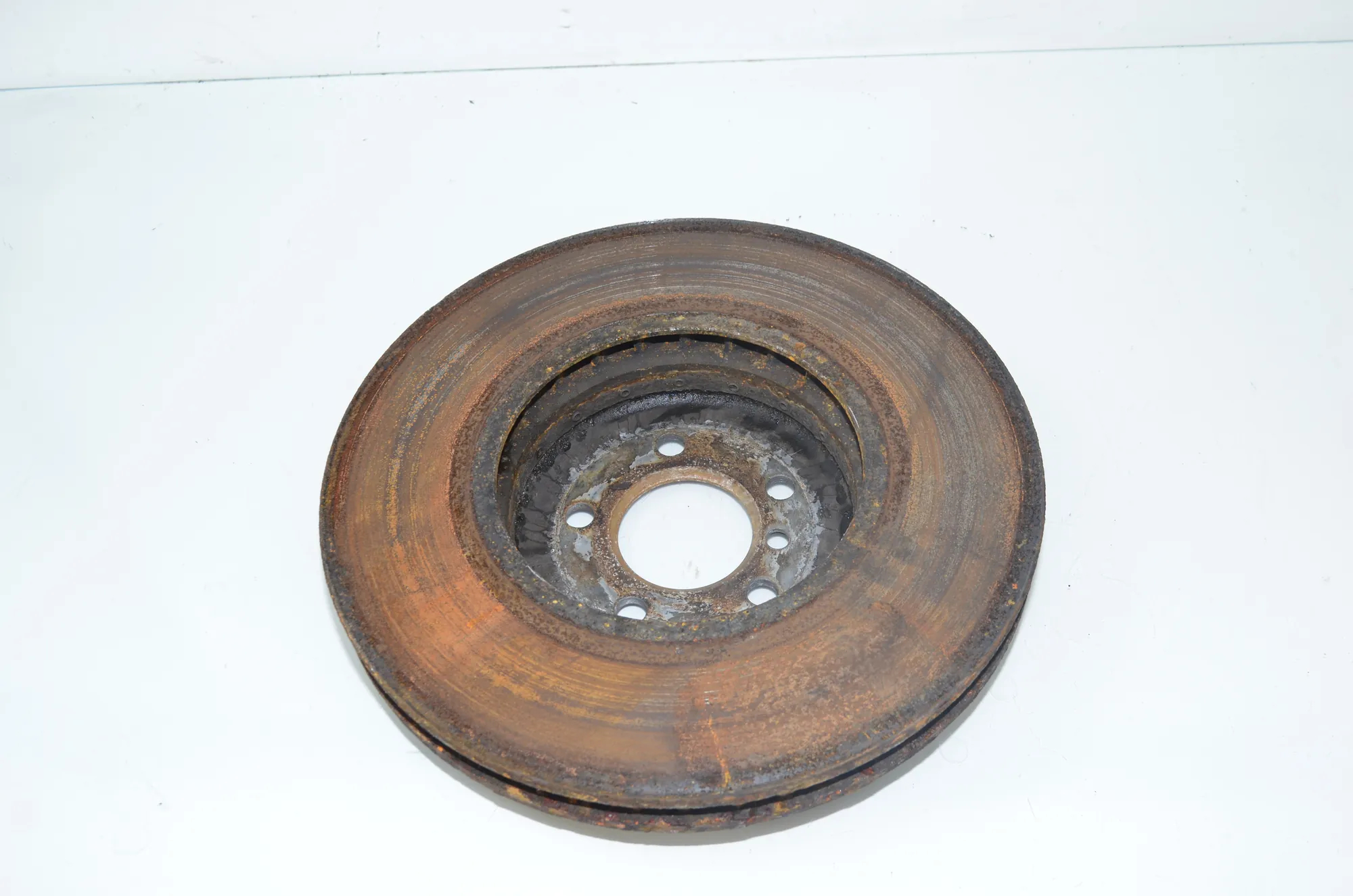 Front Right Brake Disc – OEM 6894384 · BMW 5 Touring (F11) M 550 d xDrive 2012 – 3