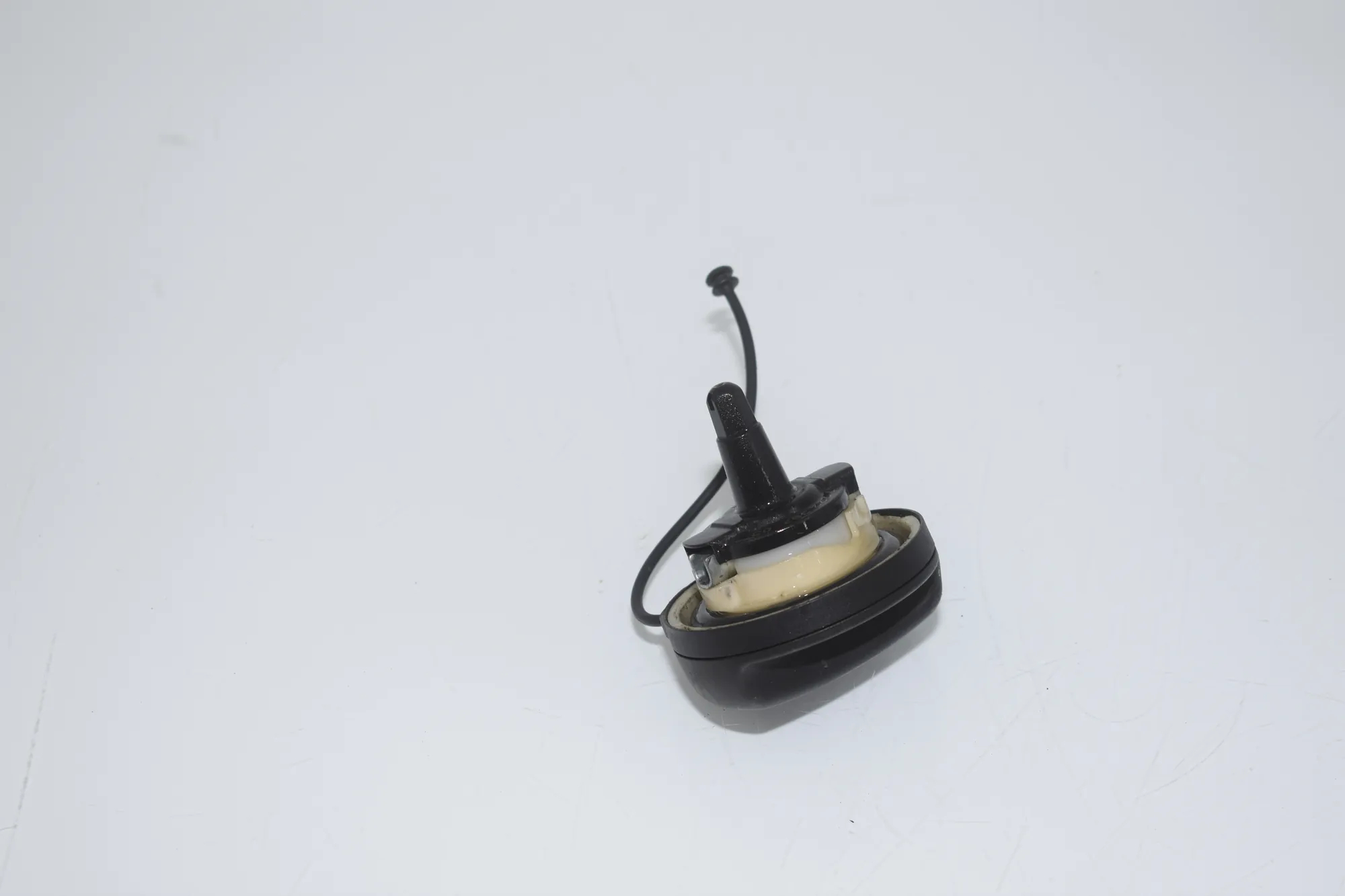 Fuel Tank Cap – OEM 7222392 · BMW X5 (E70) xDrive 30 d 2010 – 3