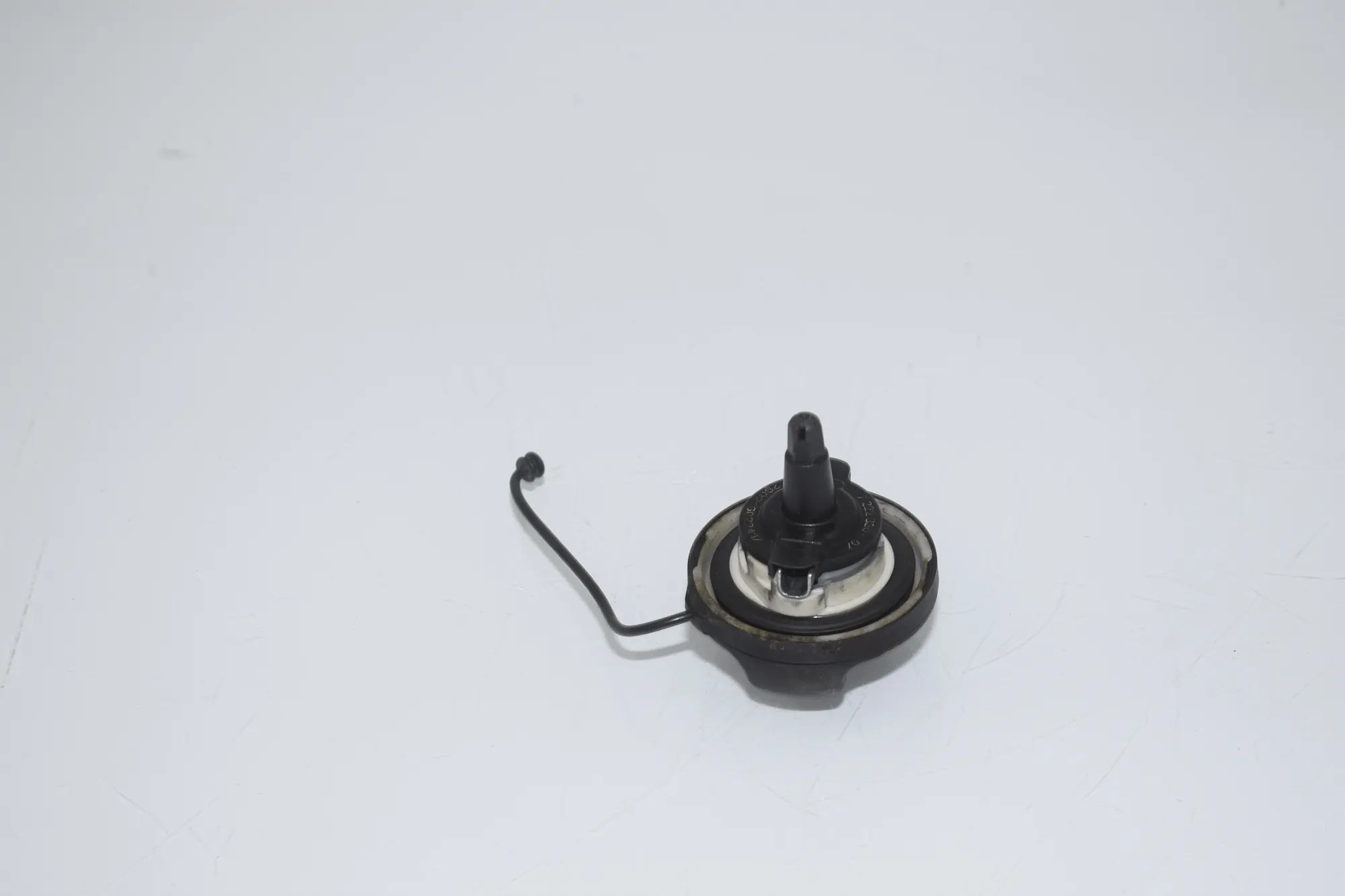 Fuel Tank Flap Cap – OEM 7482902 · BMW 2 Active Tourer (F45) 218 i 2016 – 3