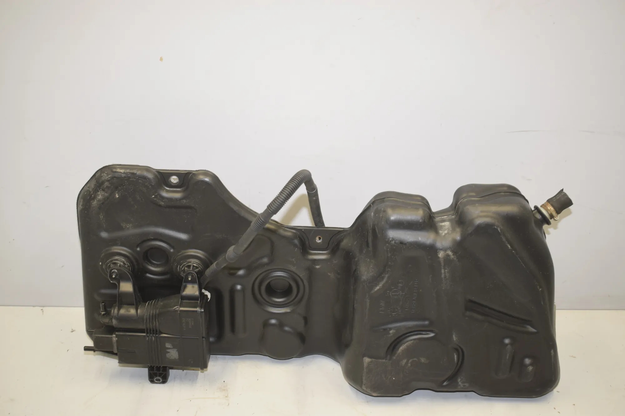 Fuel Tank – OEM 9895424 · BMW 1 (F40) (2019 - -) (F40)118i 2020