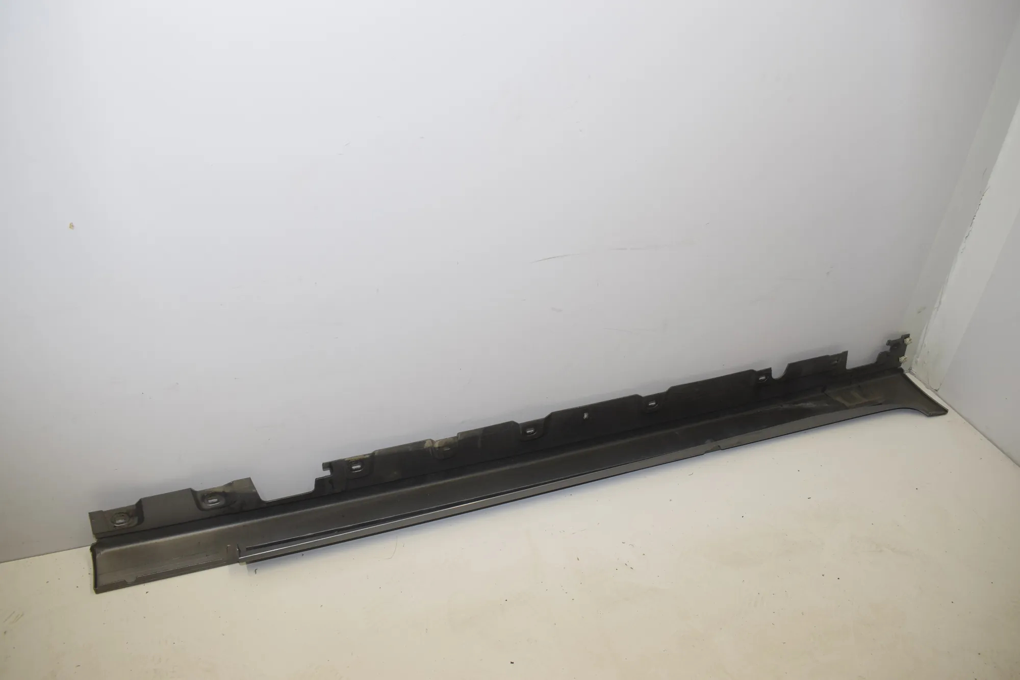 Left Side Plastic Sideskirt Cover – OEM 7237065 · BMW 5 Touring (F11) 535 d xDrive 2013 – 4