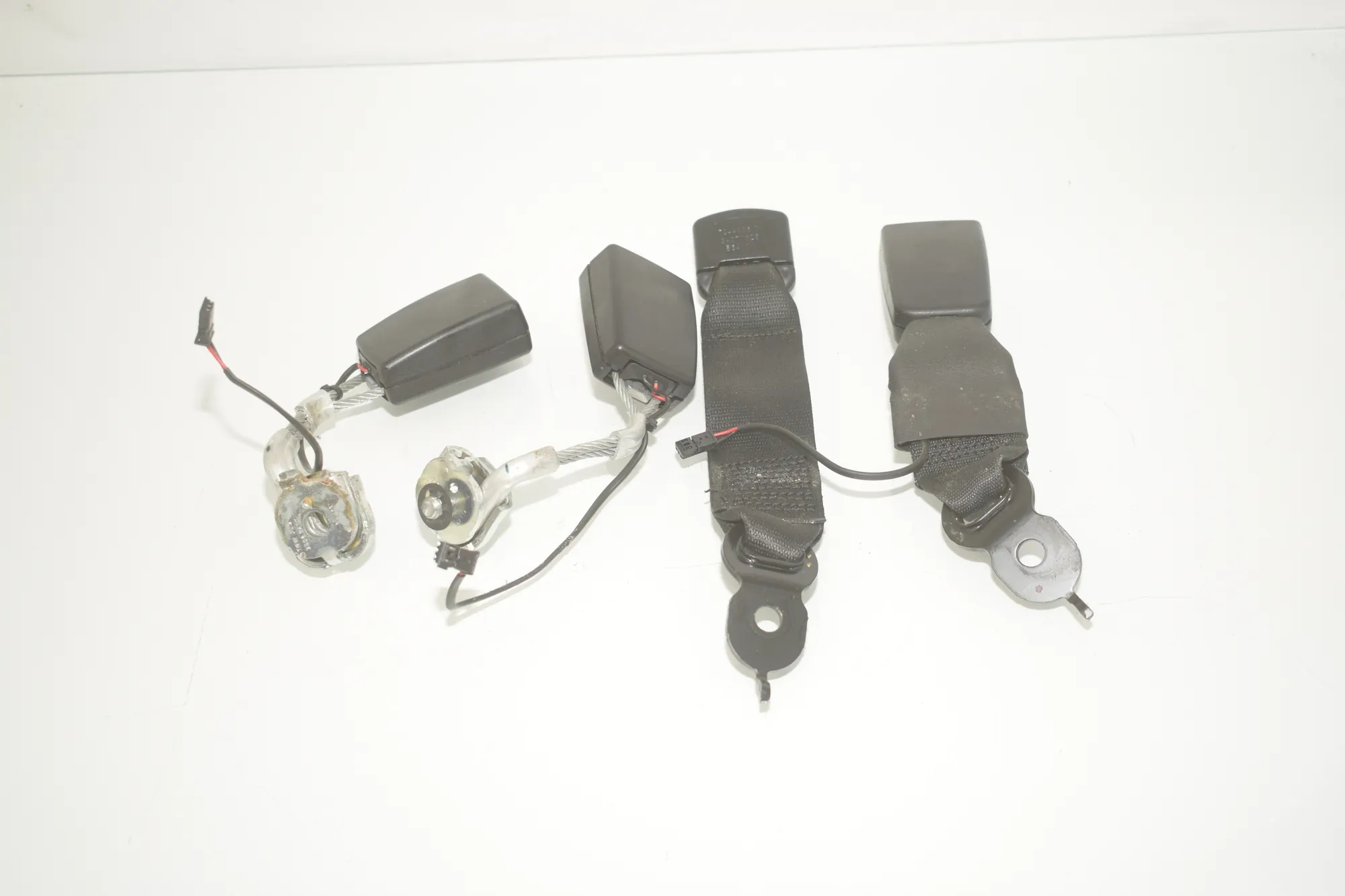Rear Left Seat Buckle – OEM 7243274 · BMW 5 (F10) 530 d xDrive 2011