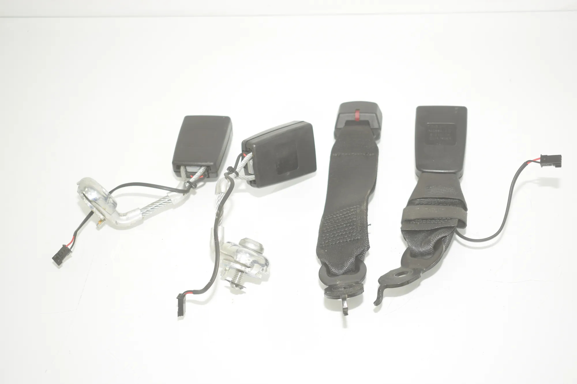 Rear Left Seat Buckle – OEM 7243274 · BMW 5 (F10) 530 d xDrive 2011 – 4