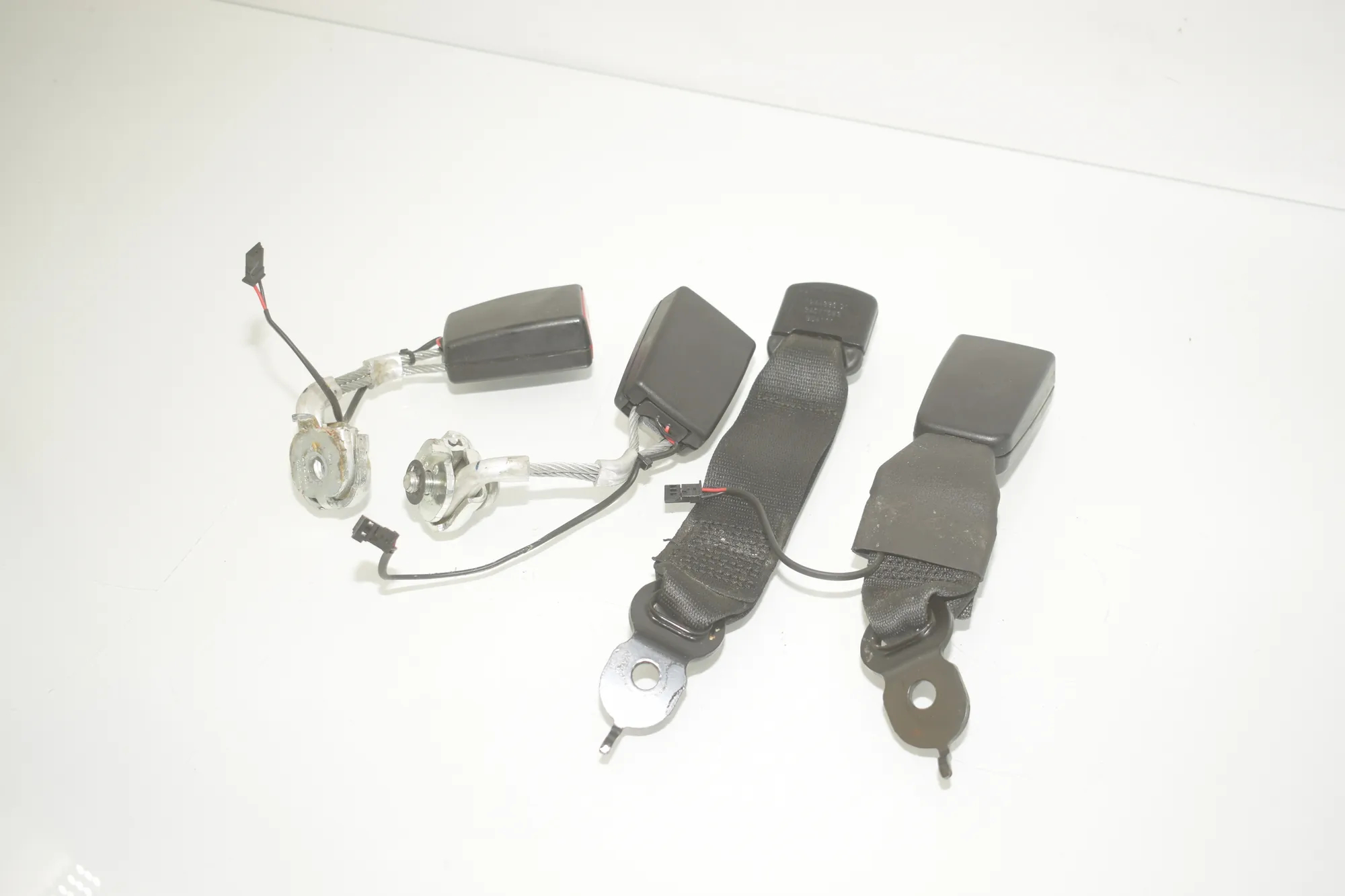 Rear Left Seat Buckle – OEM 7243274 · BMW 5 (F10) 530 d xDrive 2011 – 3