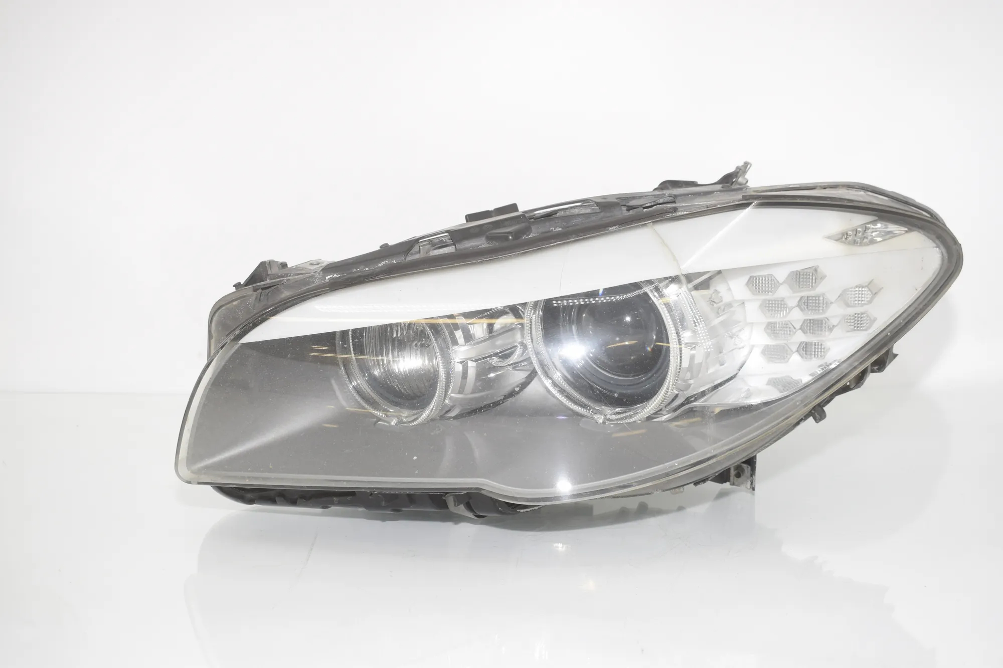 Front Left Headlight – OEM 7203251 · BMW 5 Touring (F11) 535 d xDrive 2011 – 3