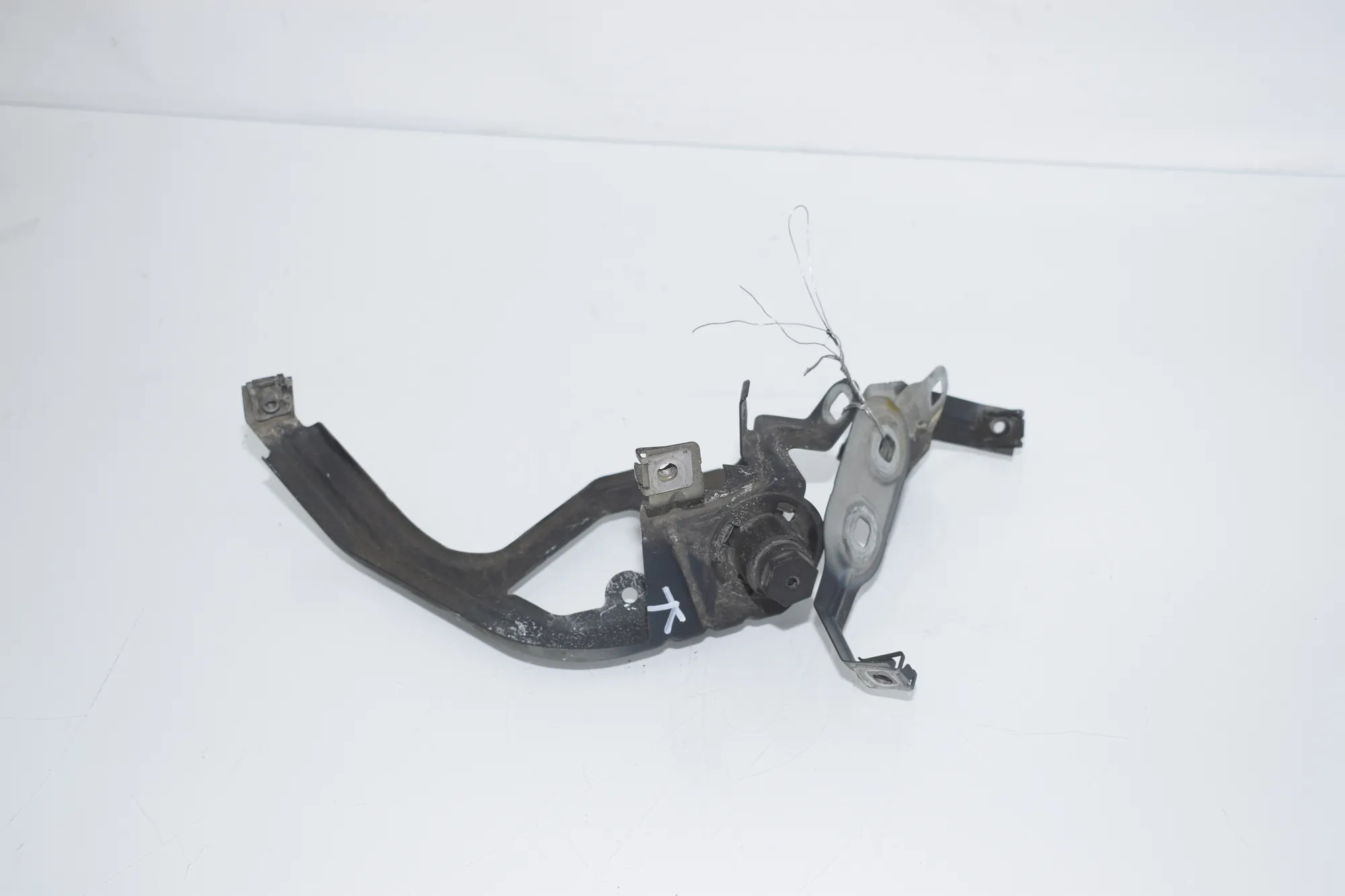 Front Left Fender Holder – OEM 7207209 · BMW 5 Touring (F11) 535 d xDrive 2011 – 4
