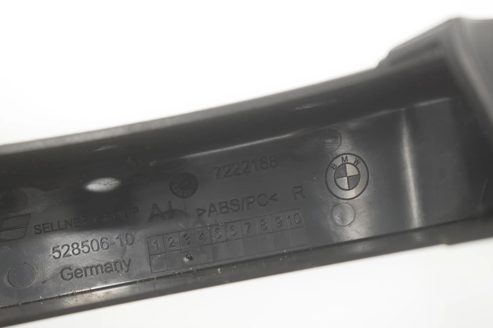 Hinge Trim – OEM 7222169 · BMW 5 Touring (F11) 535 d xDrive 2011 – 7