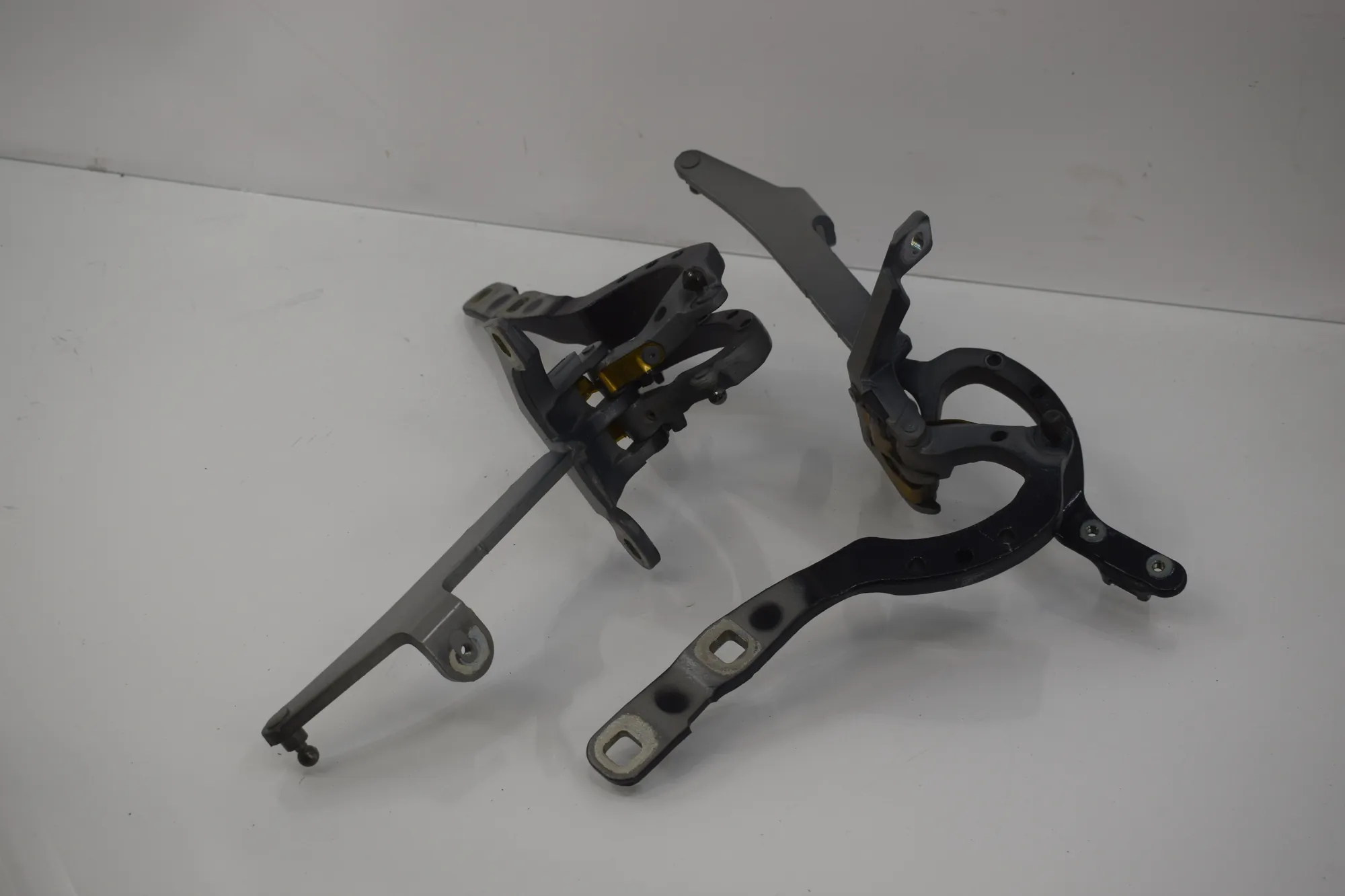 Left Side Bootlid Hinge – OEM 7206640 · BMW 5 Touring (F11) 535 d xDrive 2011 – 3