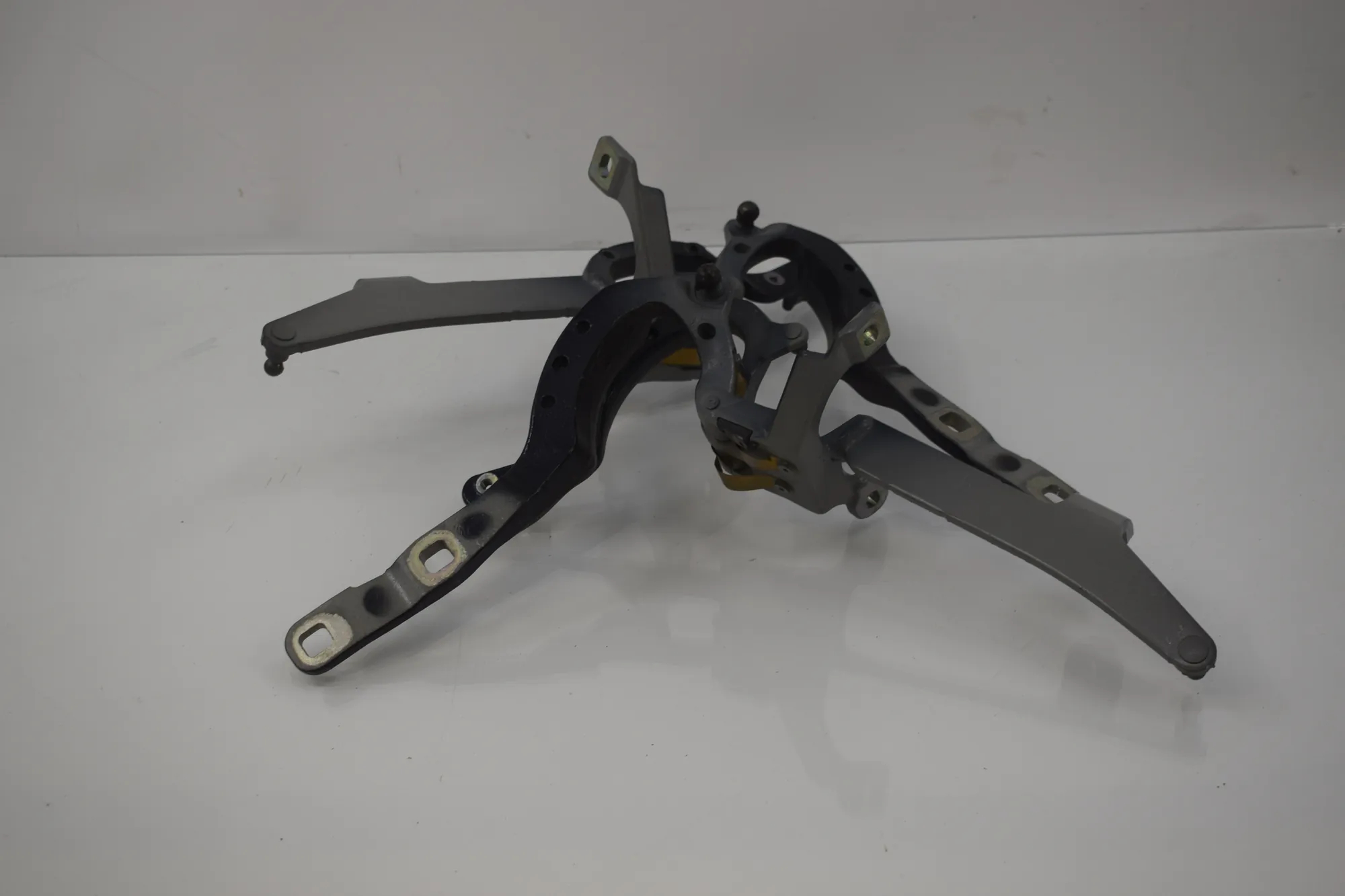 Left Side Bootlid Hinge – OEM 7206640 · BMW 5 Touring (F11) 535 d xDrive 2011