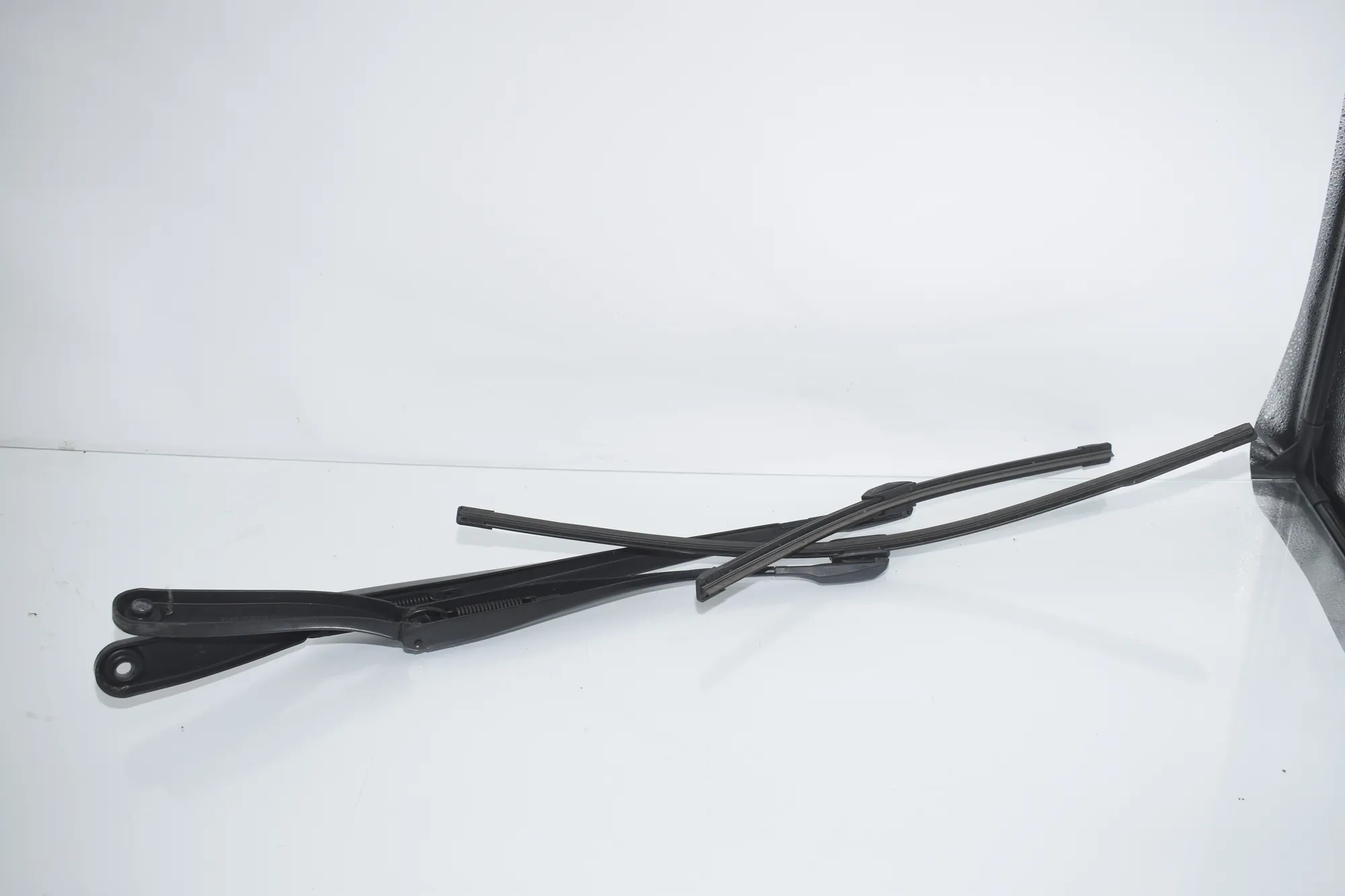 Front Wiper Arms – OEM 7182459 · BMW 5 Touring (F11) 535 d xDrive 2013 – 3