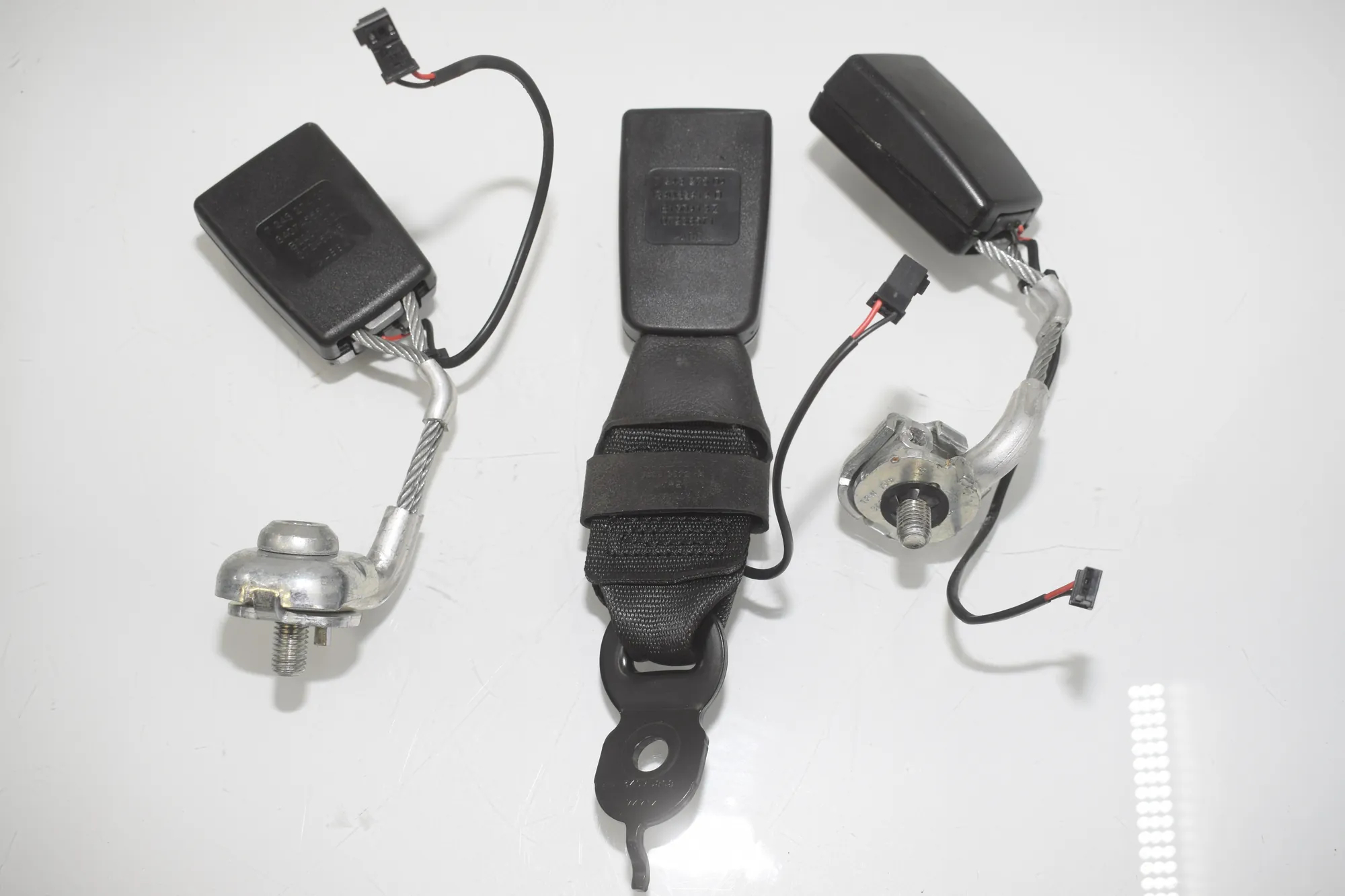 Rear Left Seat Buckle – OEM 7243274 · BMW 5 Touring (F11) 535 d xDrive 2013 – 2