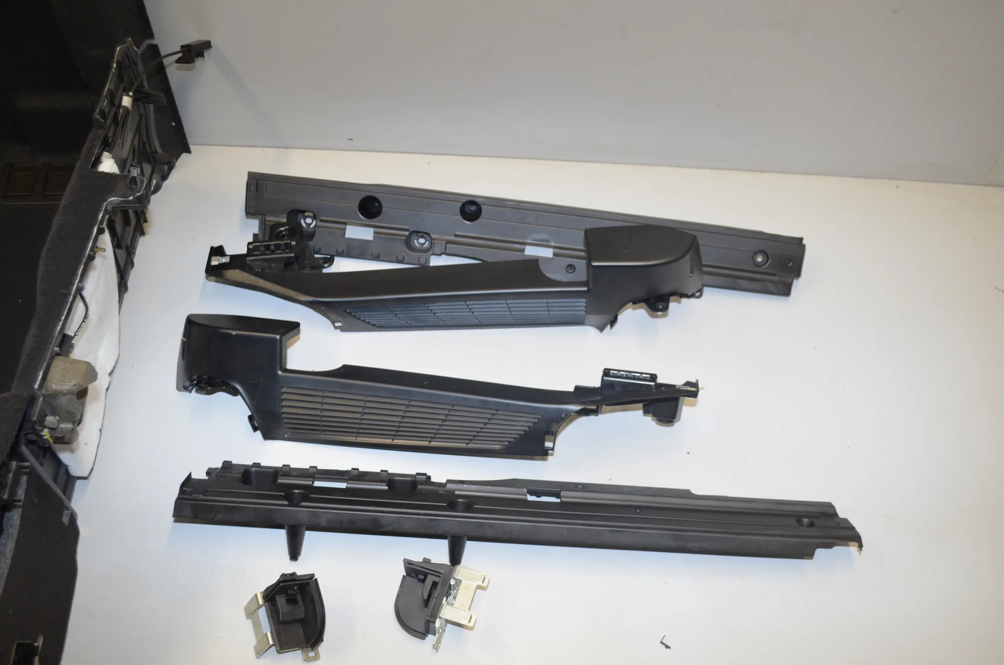 Trunk Trim Kit – OEM 9168473 · BMW 5 Touring (F11) 535 d xDrive 2013 – 5