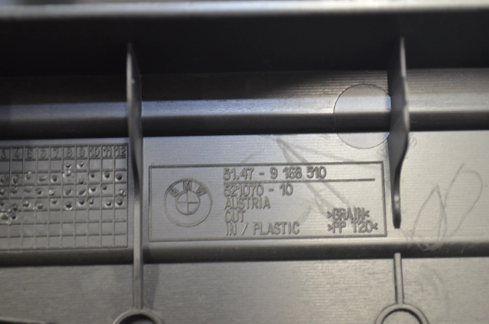Trunk Trim Kit – OEM 9168473 · BMW 5 Touring (F11) 535 d xDrive 2013 – 9