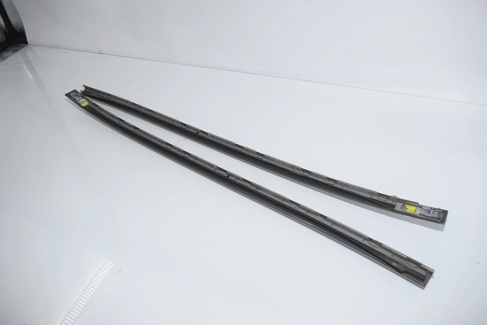 Front Windshield Trim – OEM 7362463 · BMW 5 Touring (F11) 535 d xDrive 2013 – 4