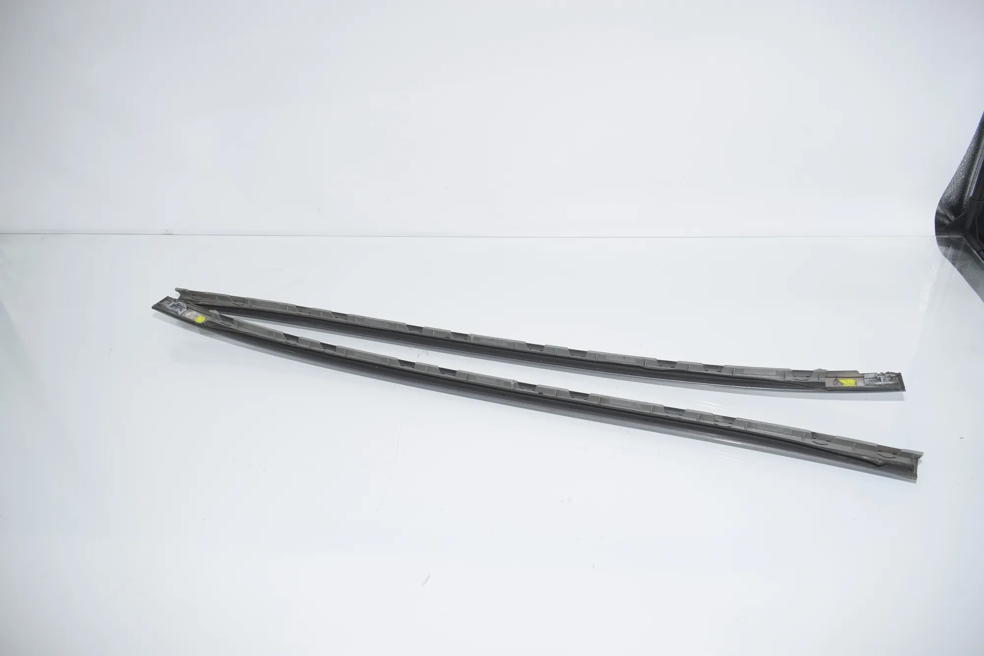 Front Windshield Trim – OEM 7362463 · BMW 5 Touring (F11) 535 d xDrive 2013 – 3