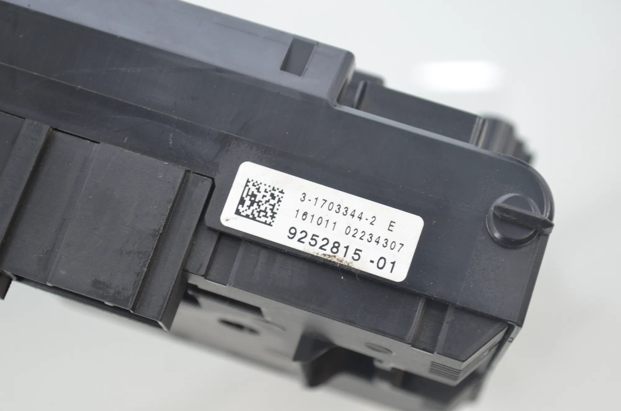 Fuse Box – OEM 9252813 · BMW 5 (F10) 530 d xDrive 2011 – 6