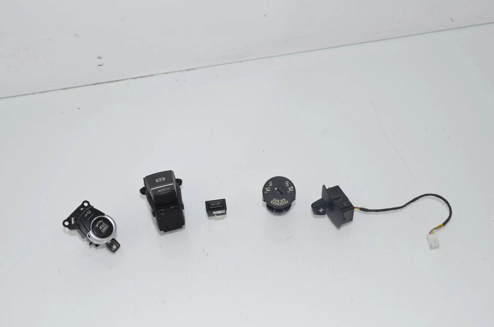 Switches – OEM 9153831 · BMW 5 Touring (F11) 535 d xDrive 2013