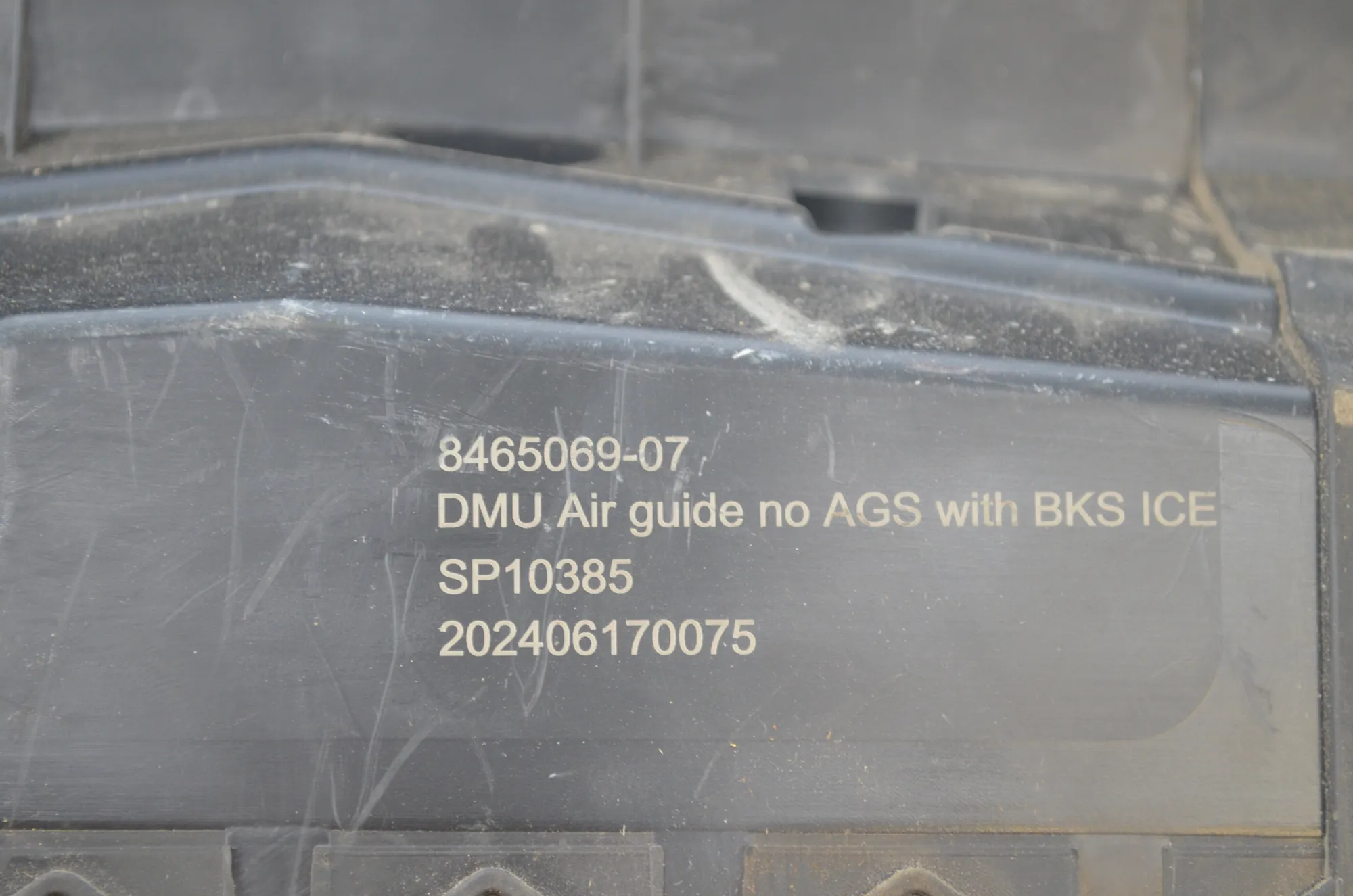 Radiator Air Intake Channel – OEM 8465069 · BMW iX1 (U11 BEV) BMW iX1 (U11 BEV) iX1 eDrive 20 2024 – 5